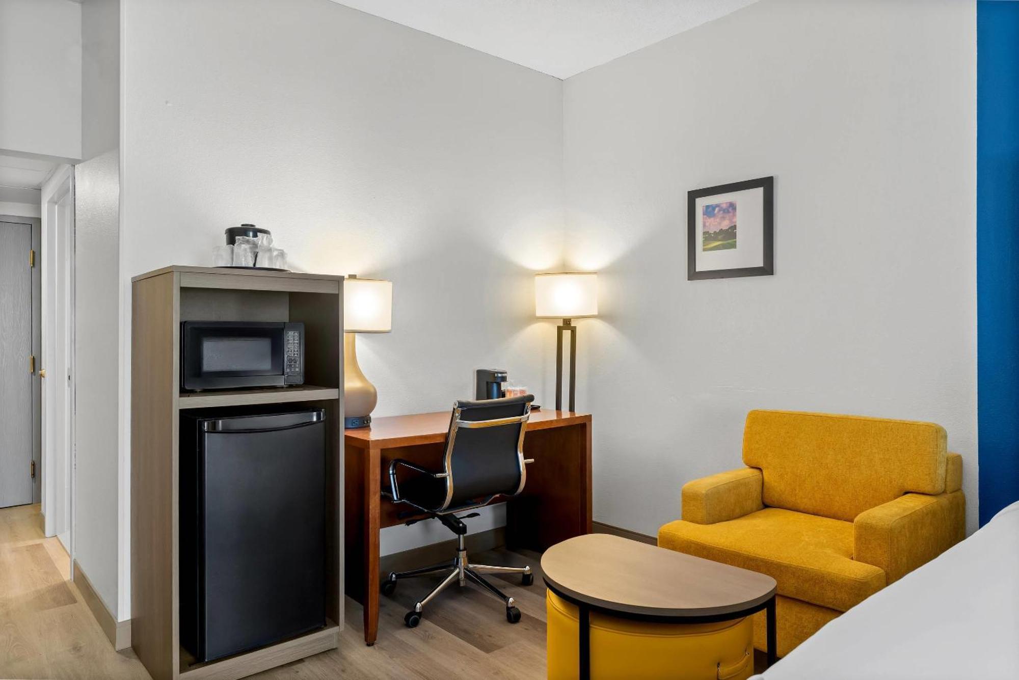 Double Suite Two Double Beds Accessible or Non-Smoking