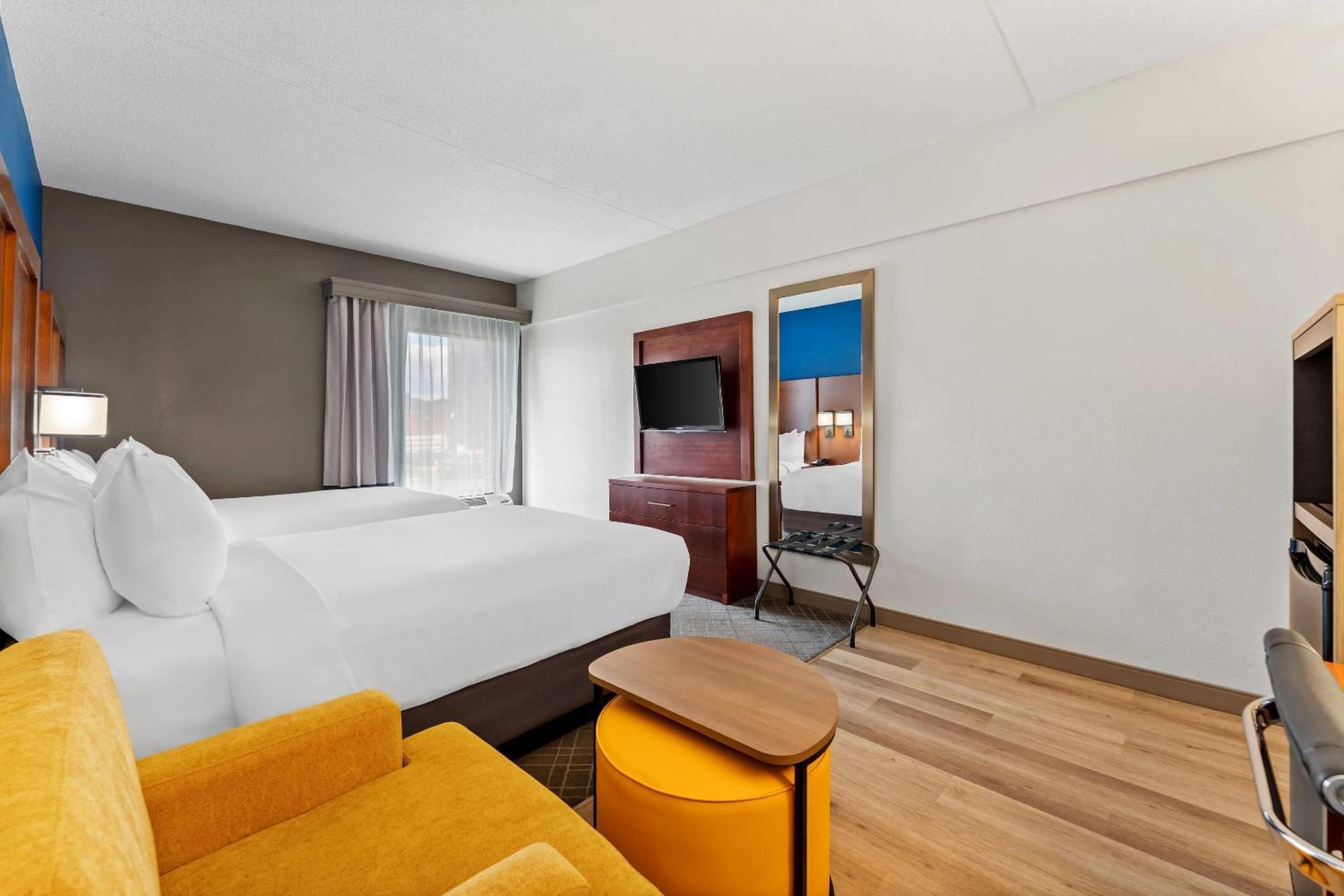 Double Suite Two Double Beds Accessible or Non-Smoking
