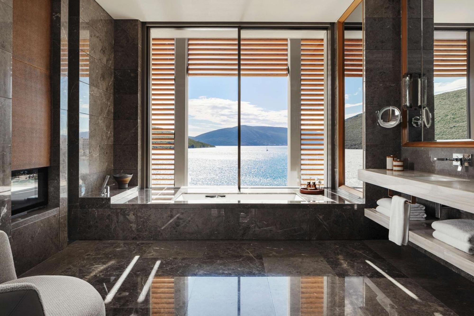 Panoramic Bayview Suite