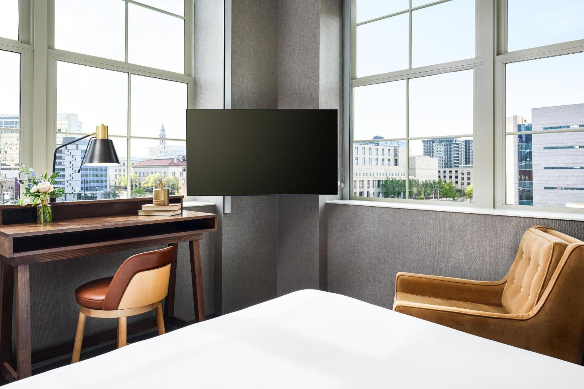 Corner King Room Mountain View