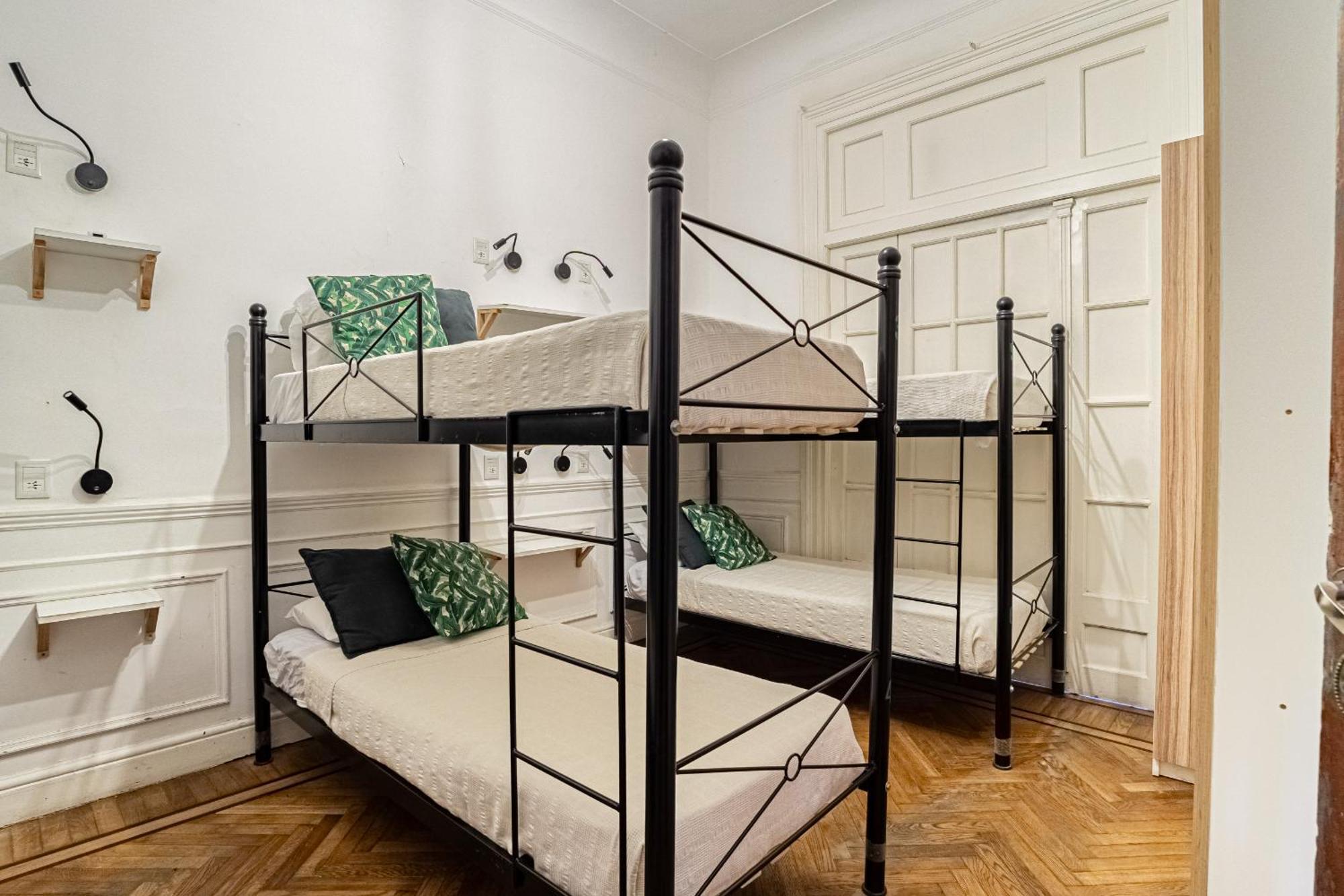 Single Bed 6-Bed Dormitory Room