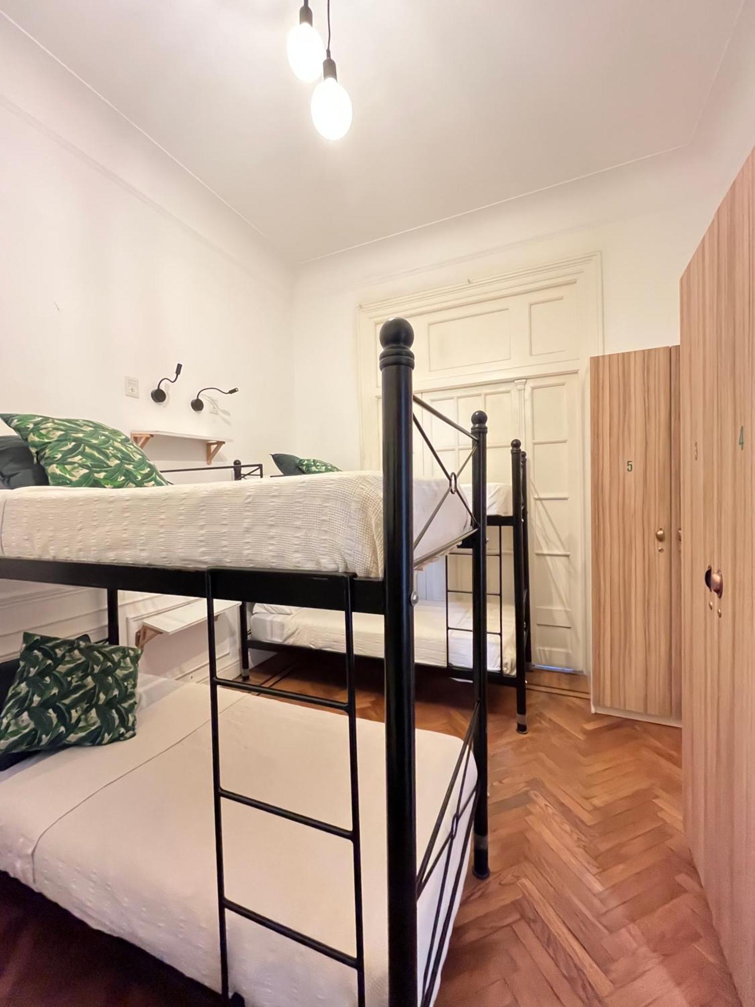 Single Bed 6-Bed Dormitory Room