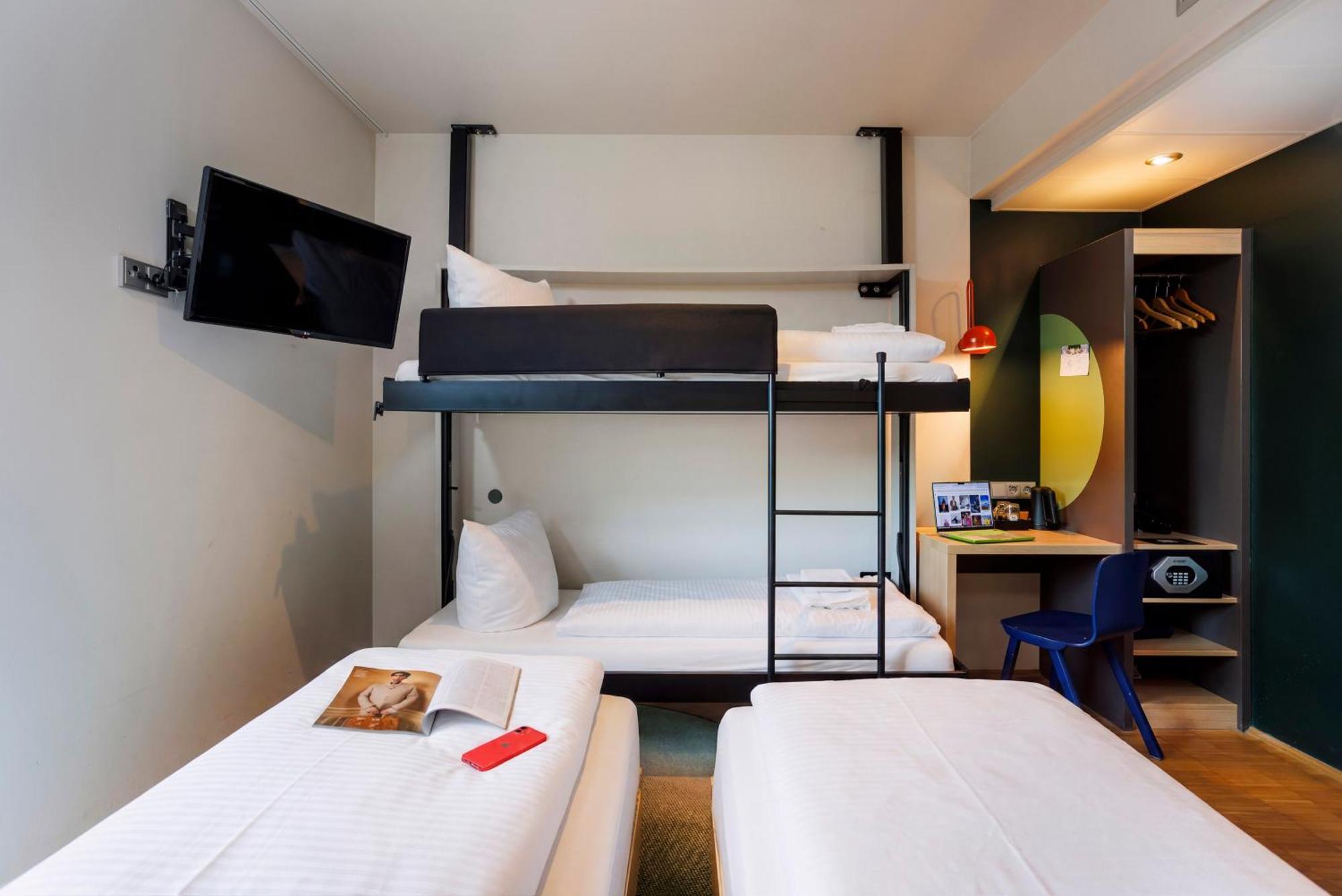 Bed 4-Bed Mixed Dormitory Room