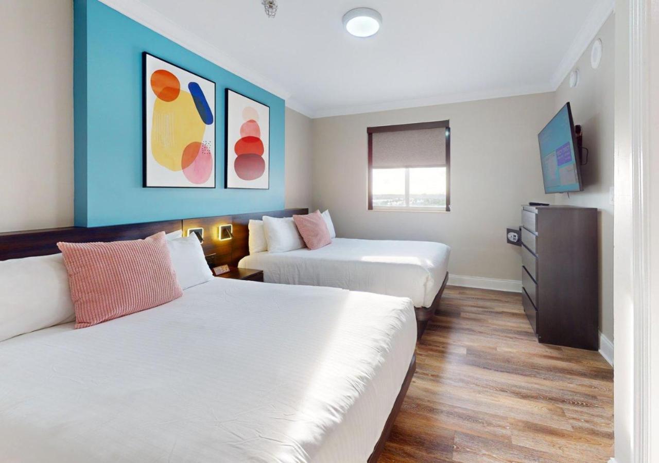 Suíte com Cama de Casal