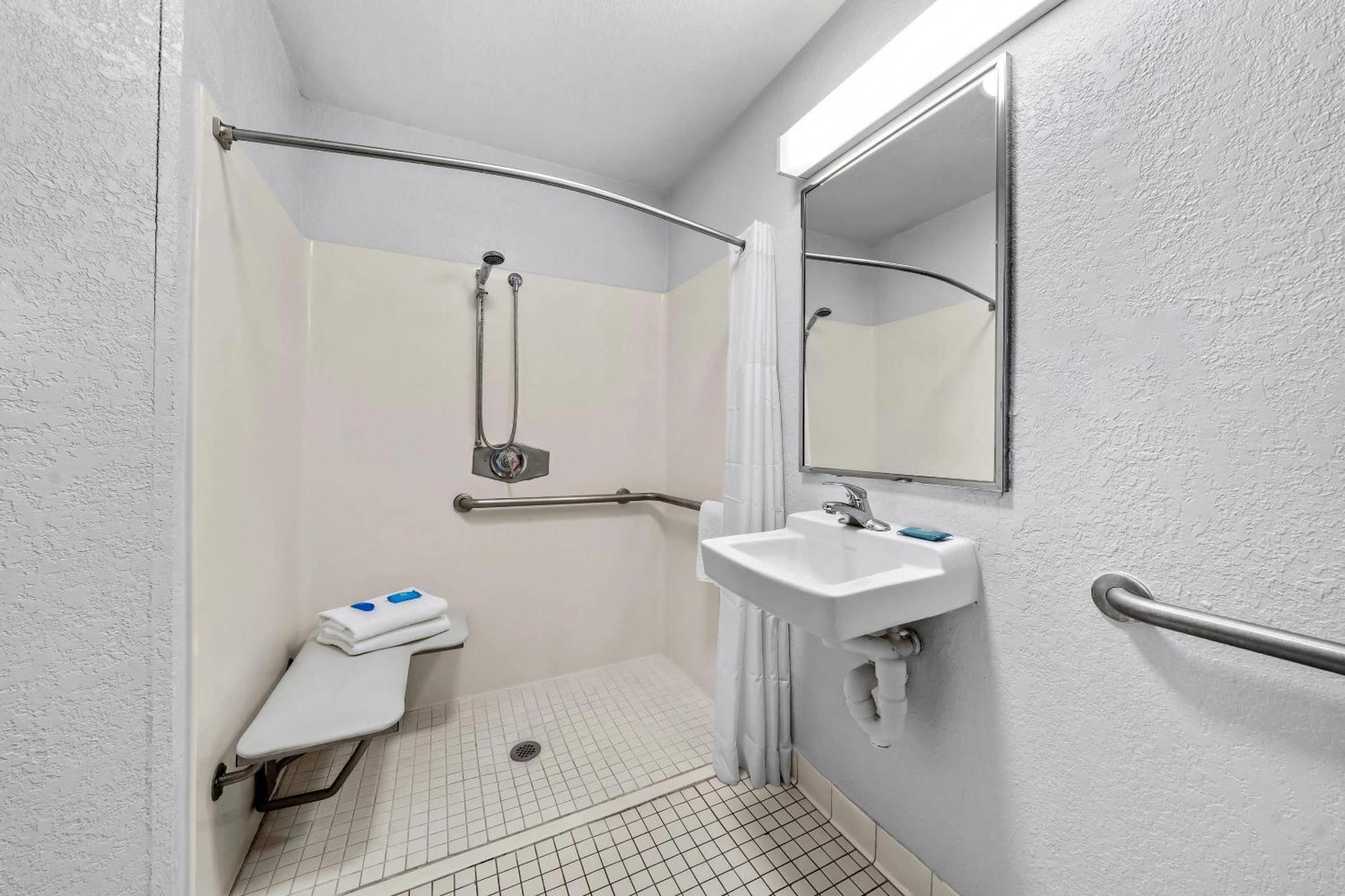 Queen Room Roll Shower Accessible or Non-Smoking