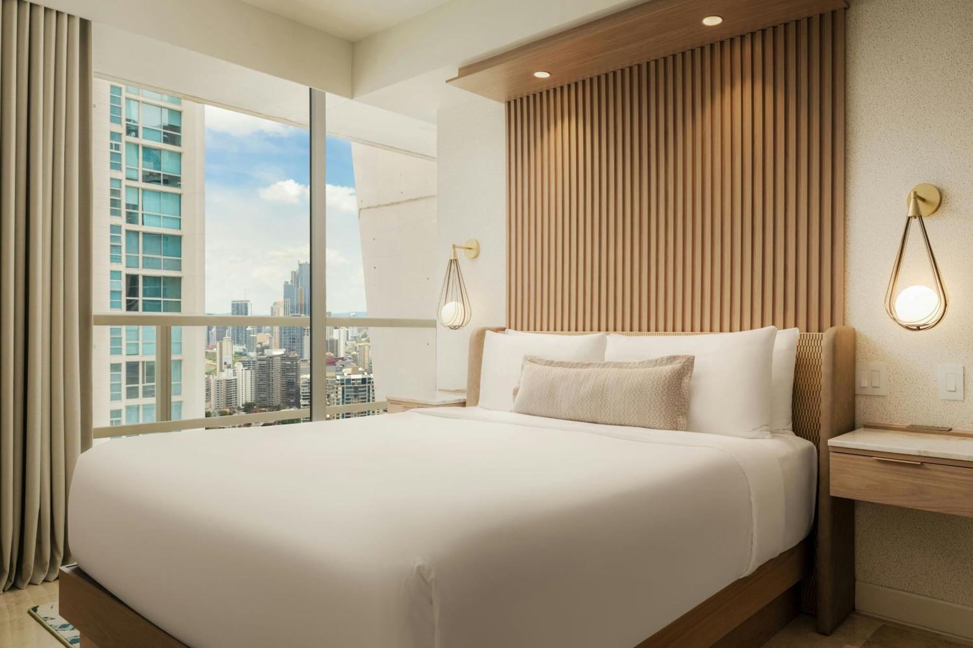 Curve Suite 1 King Partial ocean view Balcony