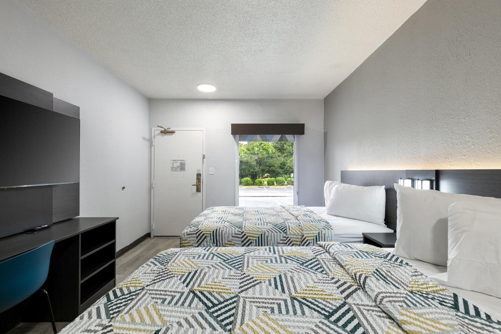 2 Full Beds | Non-Smoking, Kitchen
