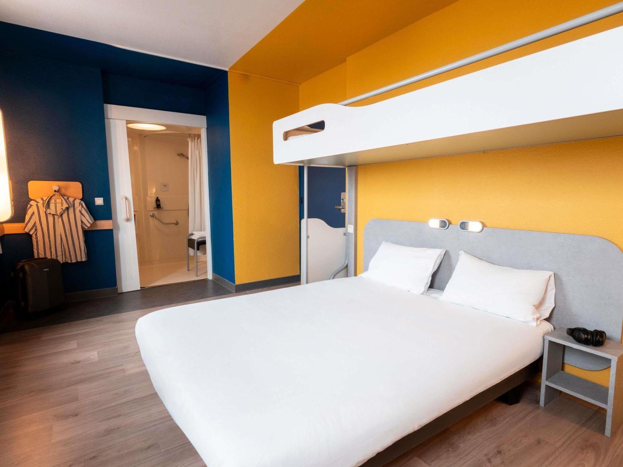 Quarto com Cama King-size Acessível para Hóspedes com Mobilidade Reduzida