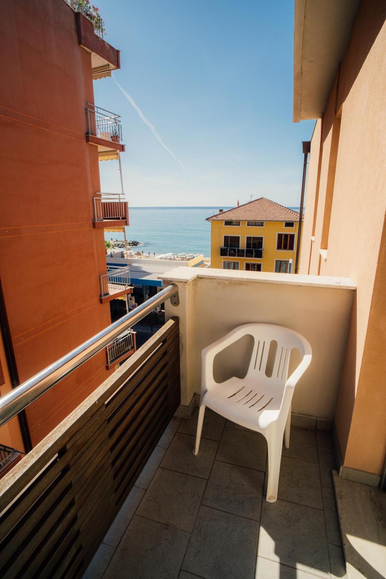 Double Room Balcony Lateral Sea View