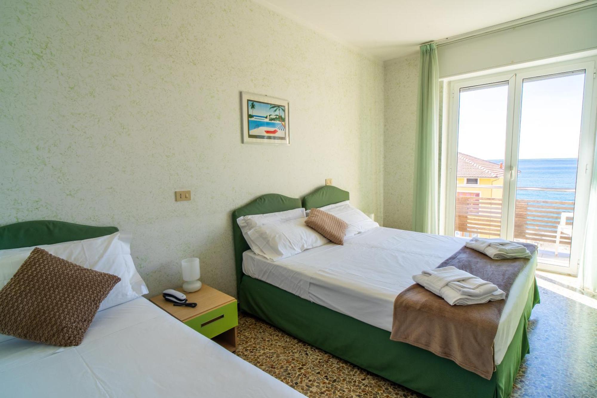 Double Room Balcony Lateral Sea View