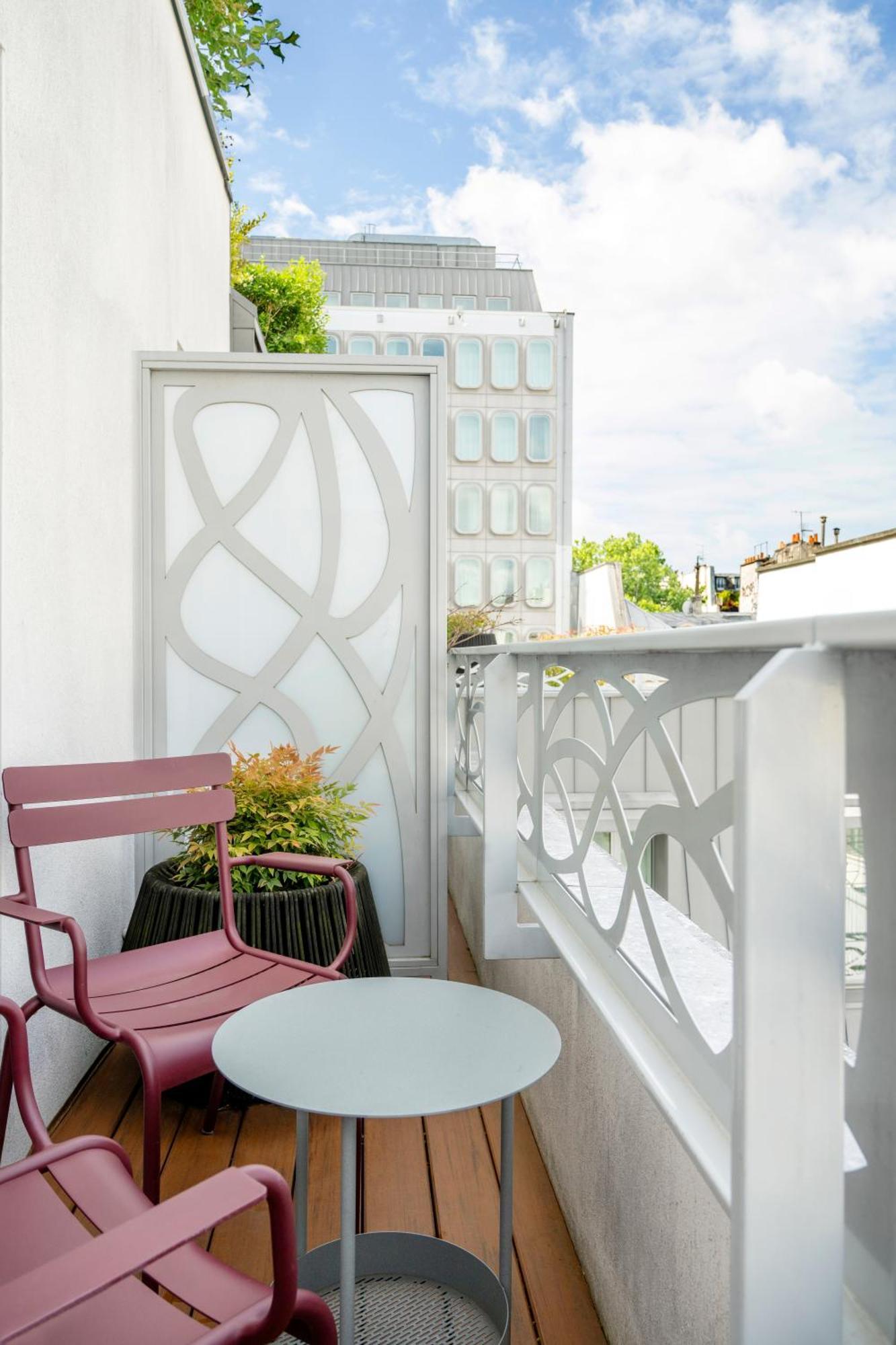 Bobo Room Garden or City View