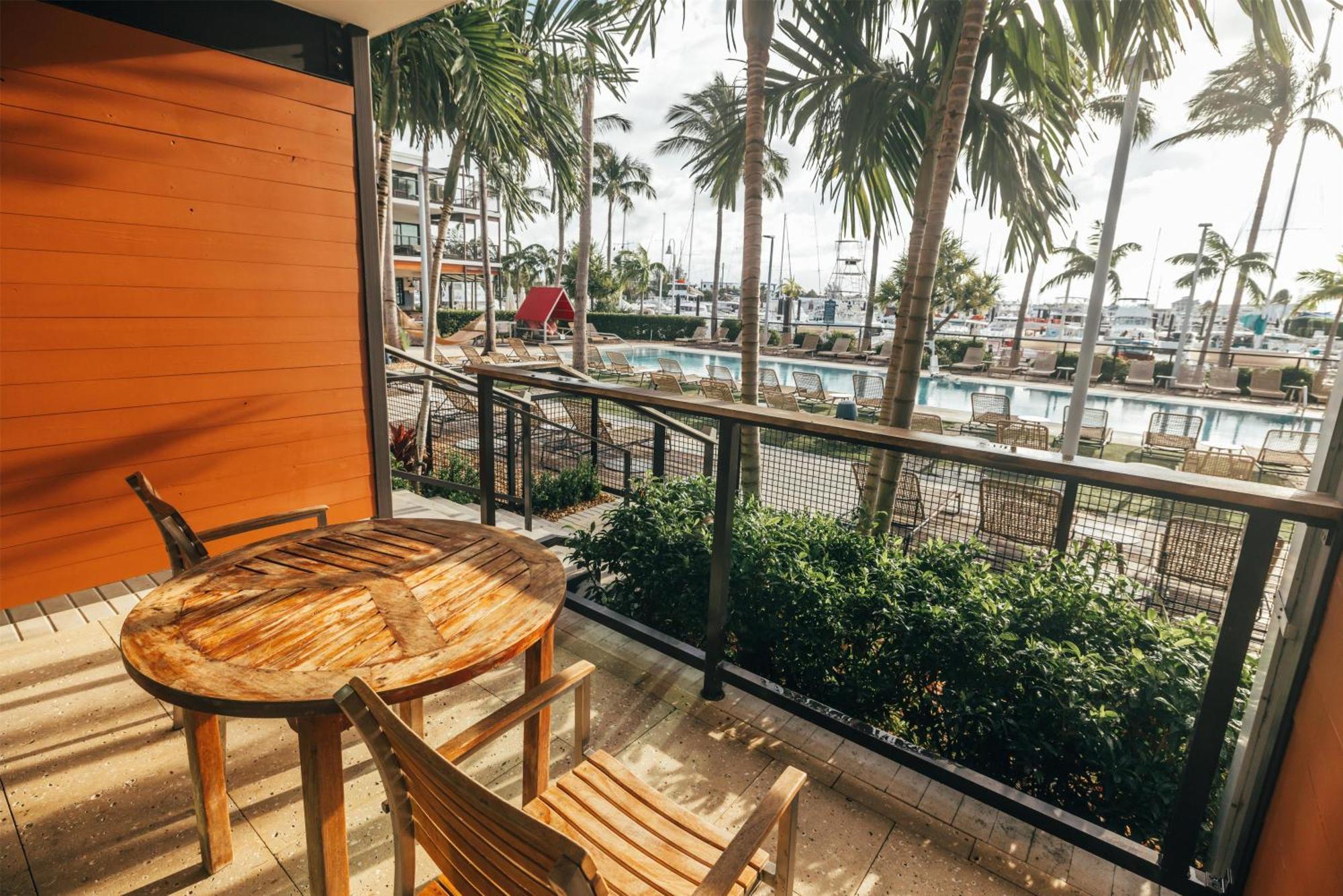 Studio Pool View