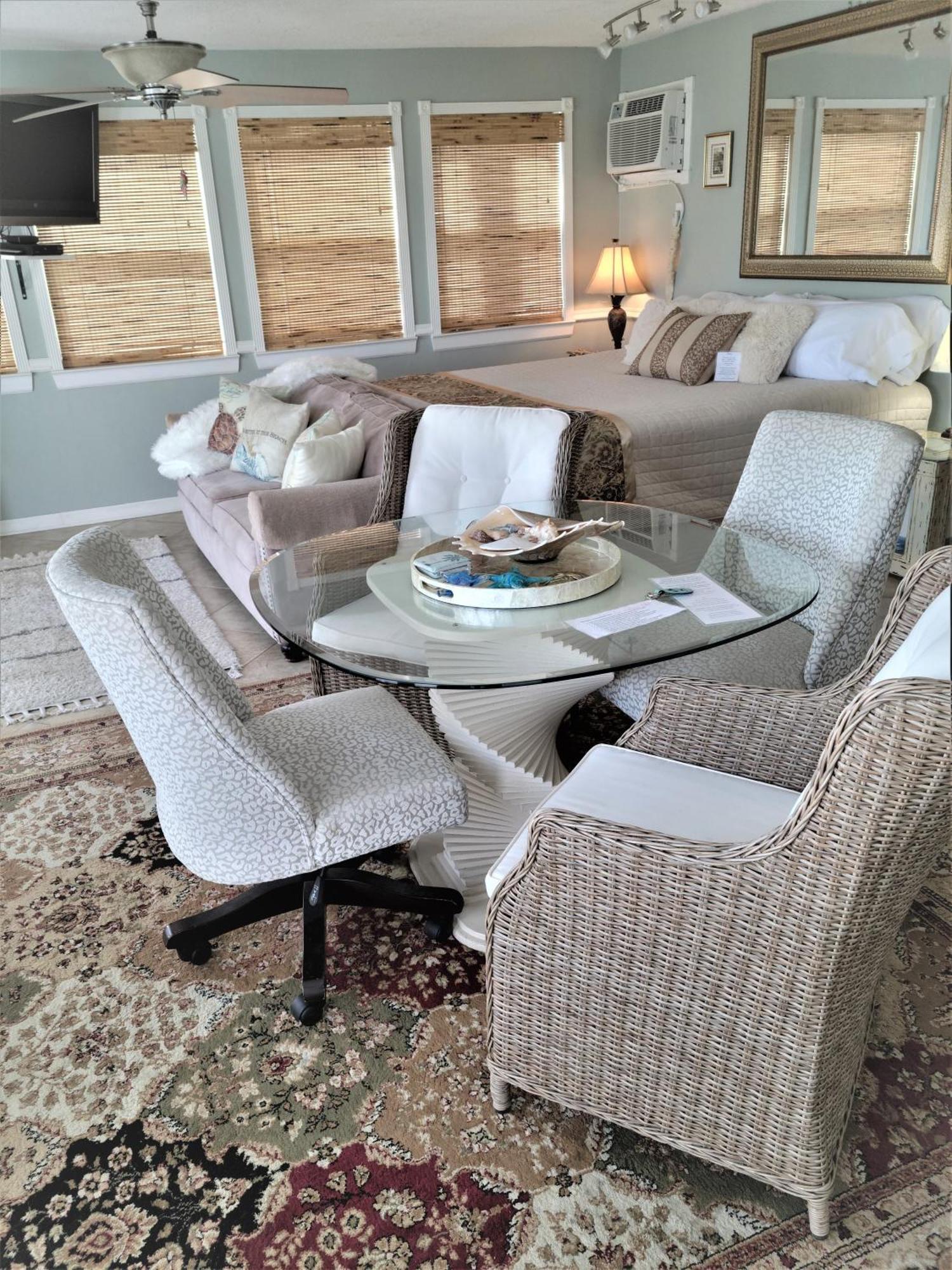 Deluxe King Suite