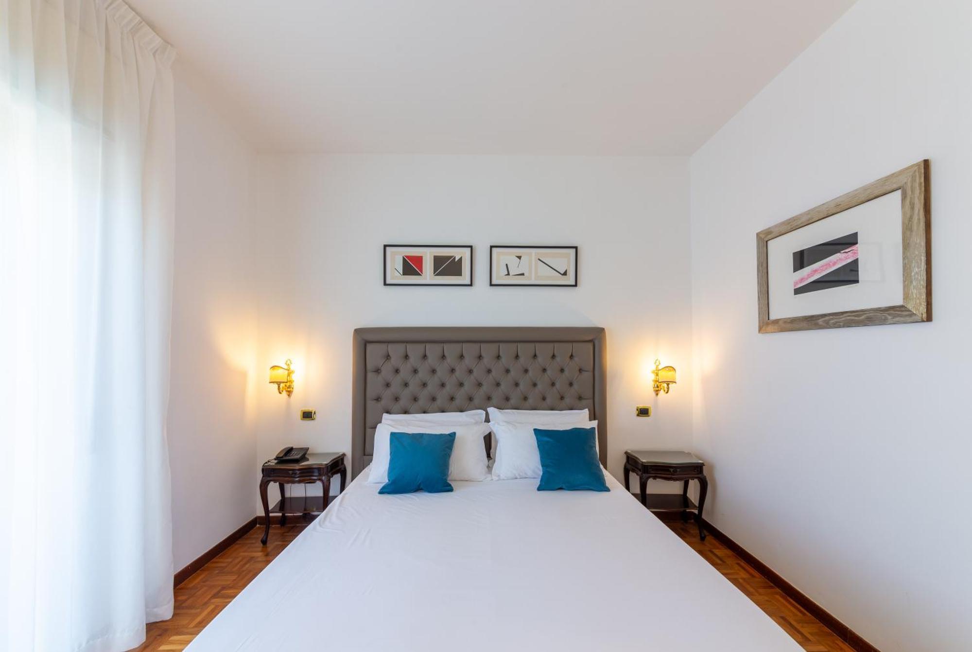 Deluxe Queen Room Sea View Non-Smoking