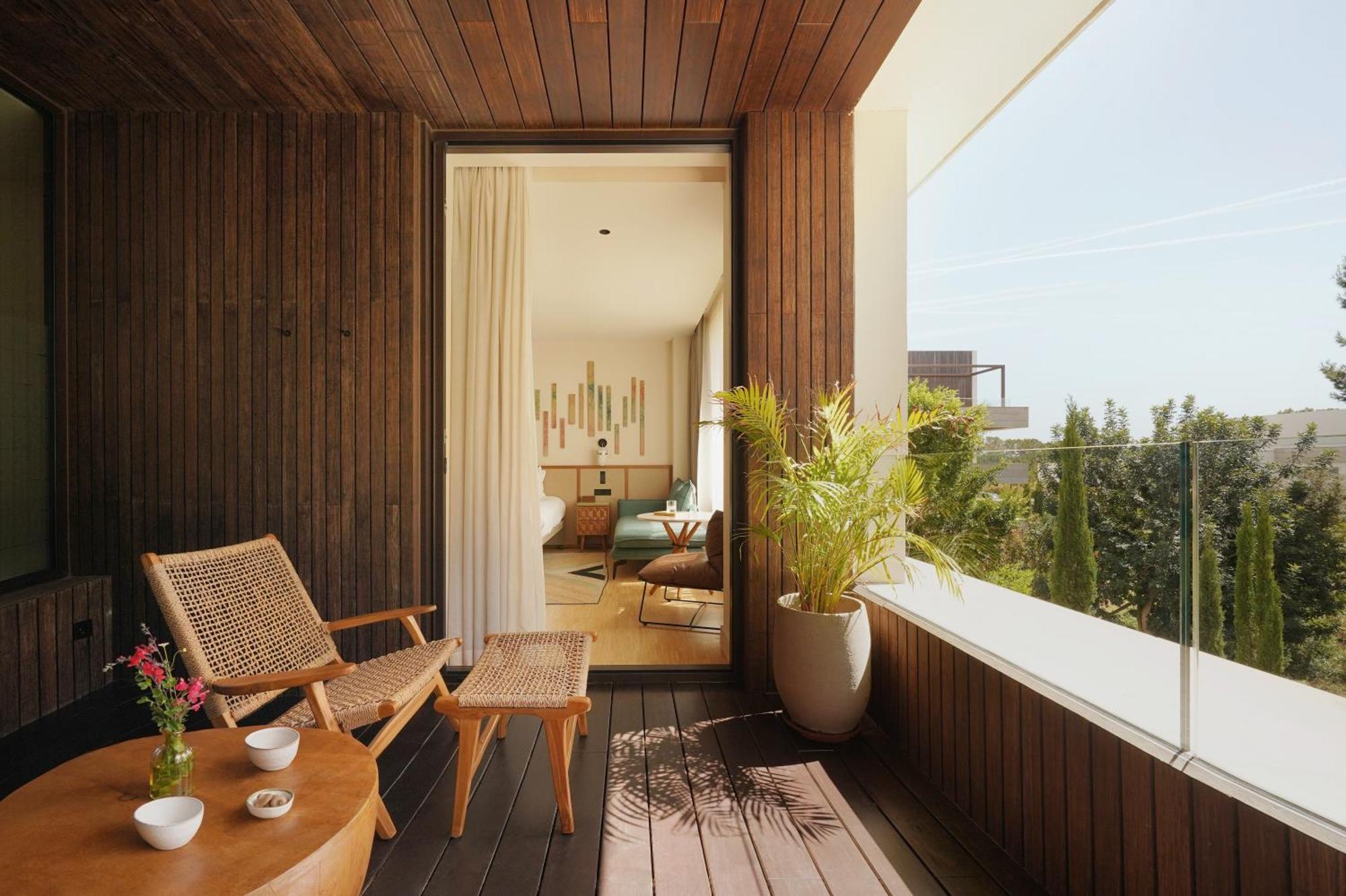 King Room Balcony Garden View