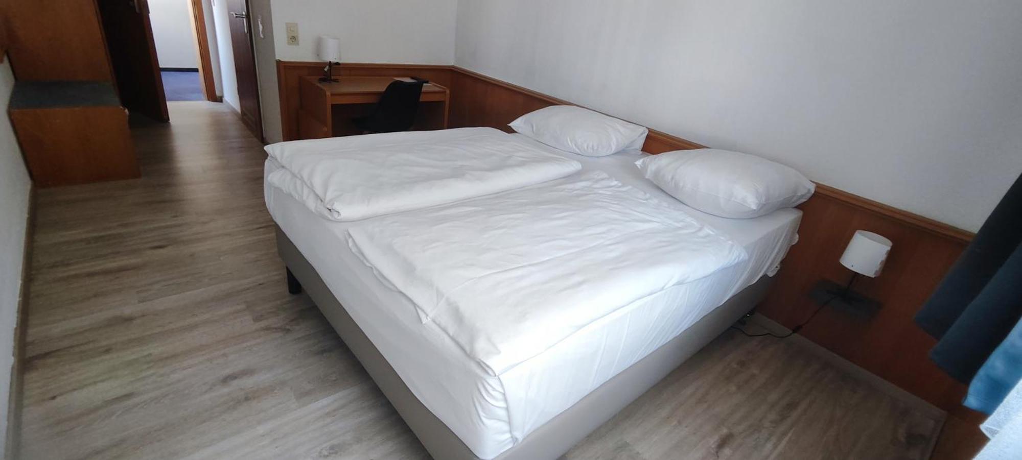 Standard Queen Room One Queen Bed