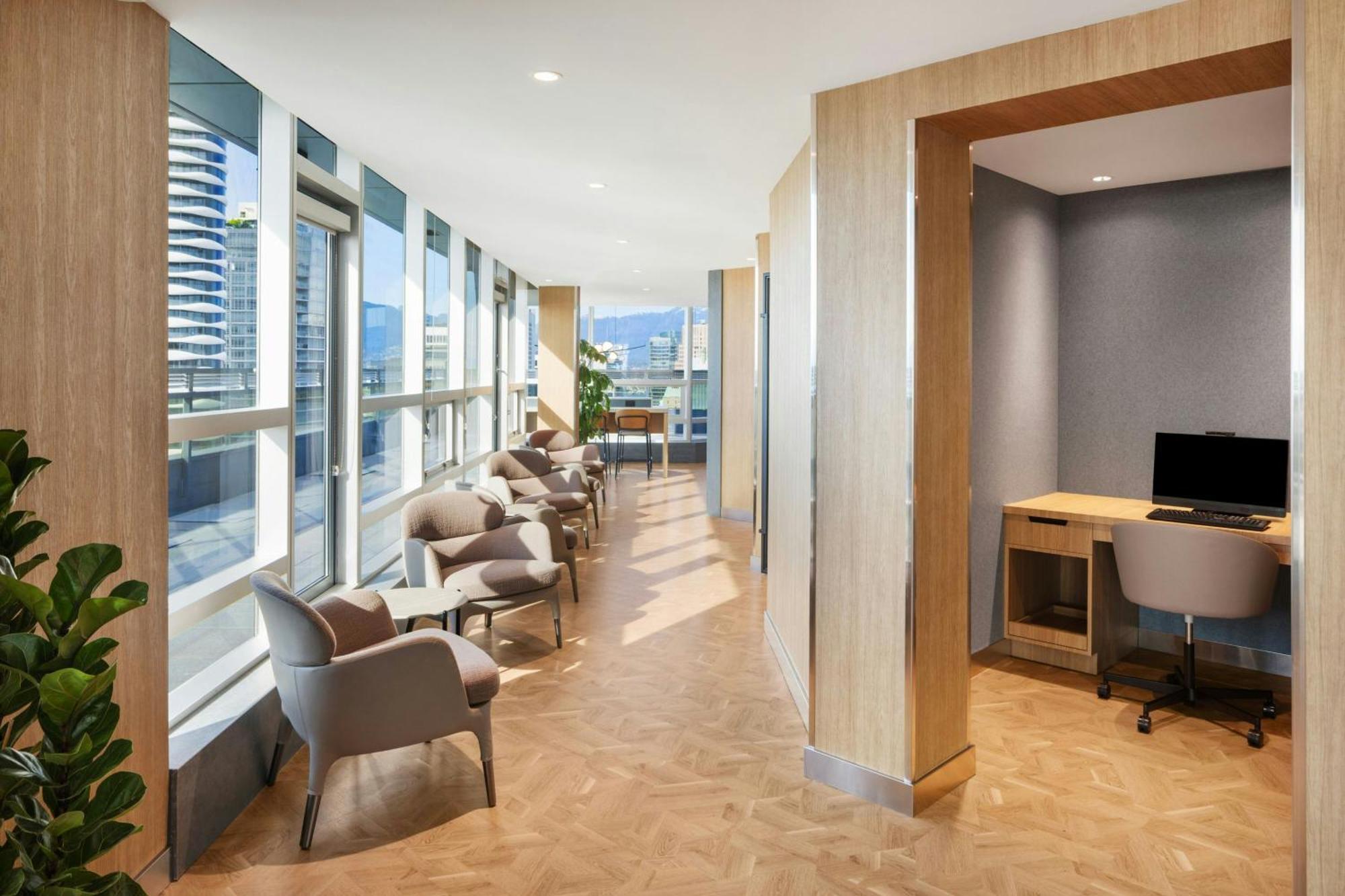 King Room High Floor or Club Lounge Access