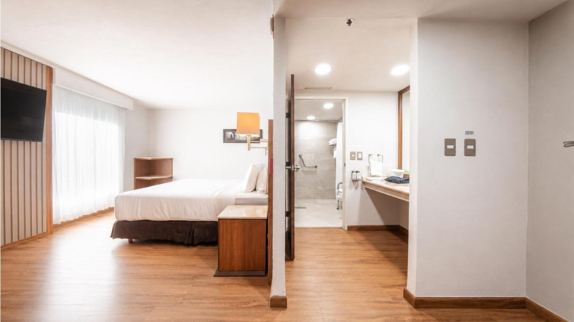 Standard King Room - Accessible