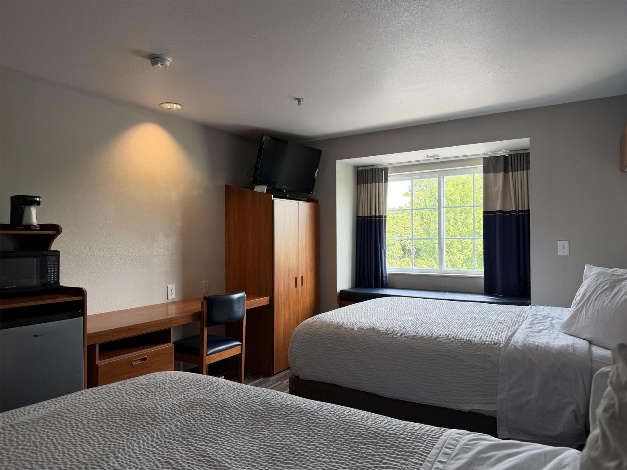 Queen Room Two Queen Beds Roll Shower Disability Access or Non-Smoking,1773744834:JPEG