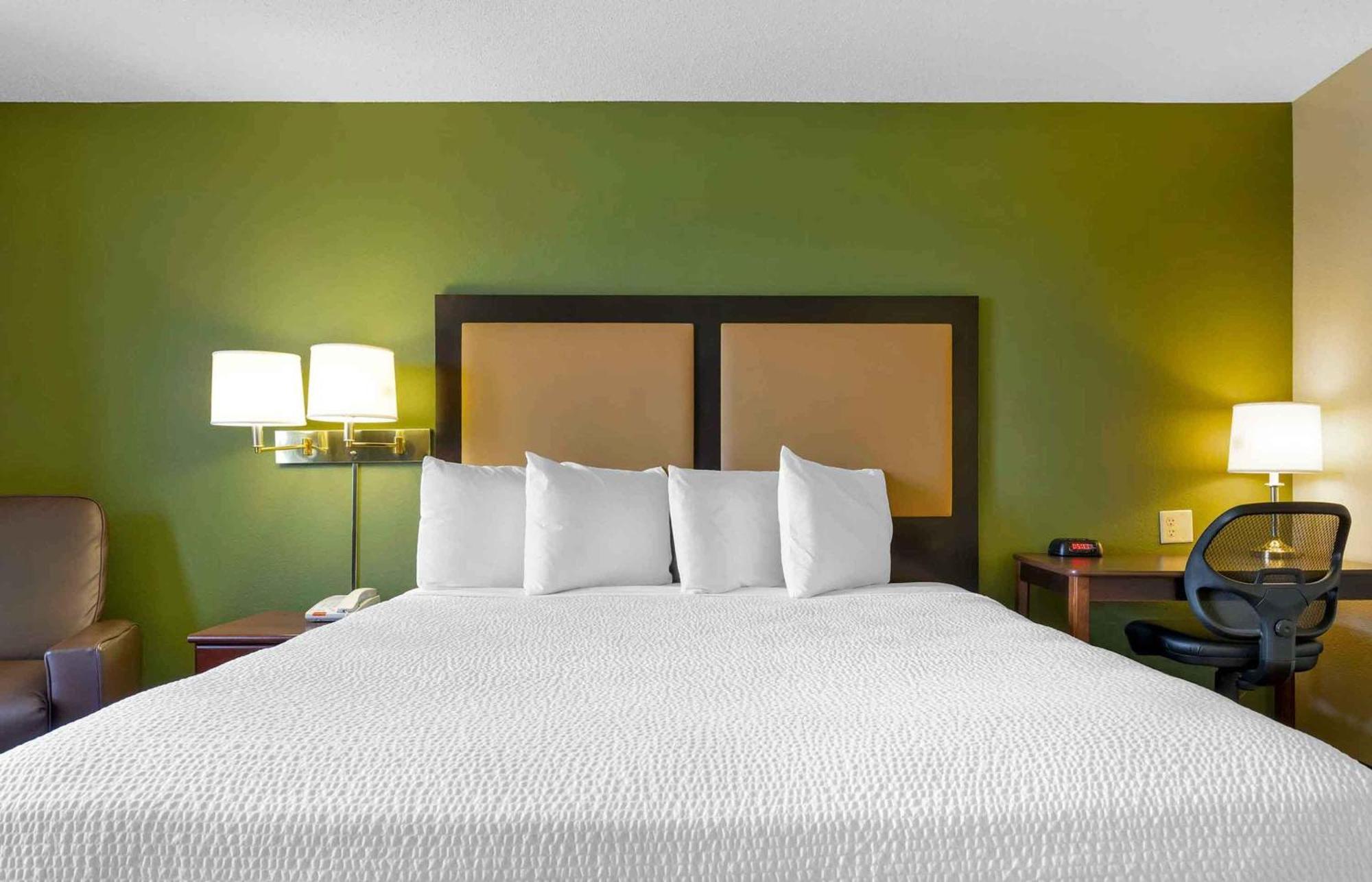 Studio 1 King Bed Non-Smoking