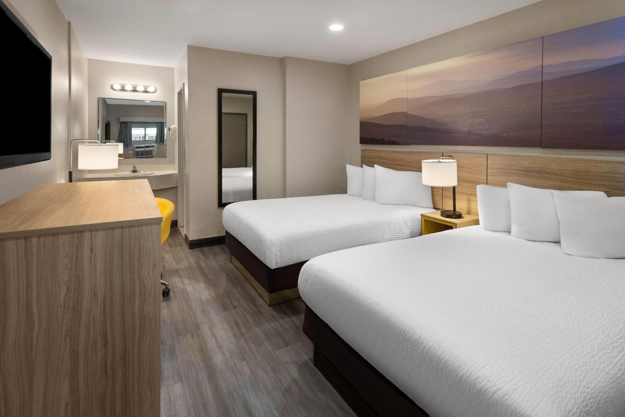 Double Room with Two Double Beds - Smoking