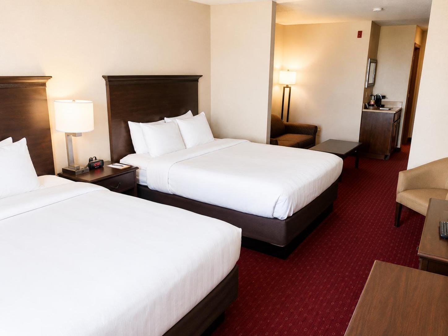 Queen Room Two Queen Beds River View Non Smoking