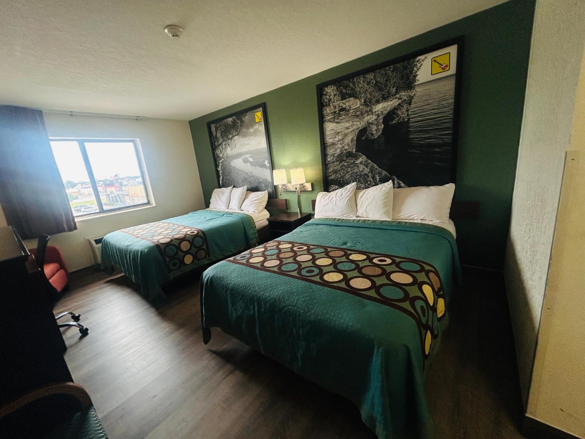 2 Queen Beds Non-Smoking