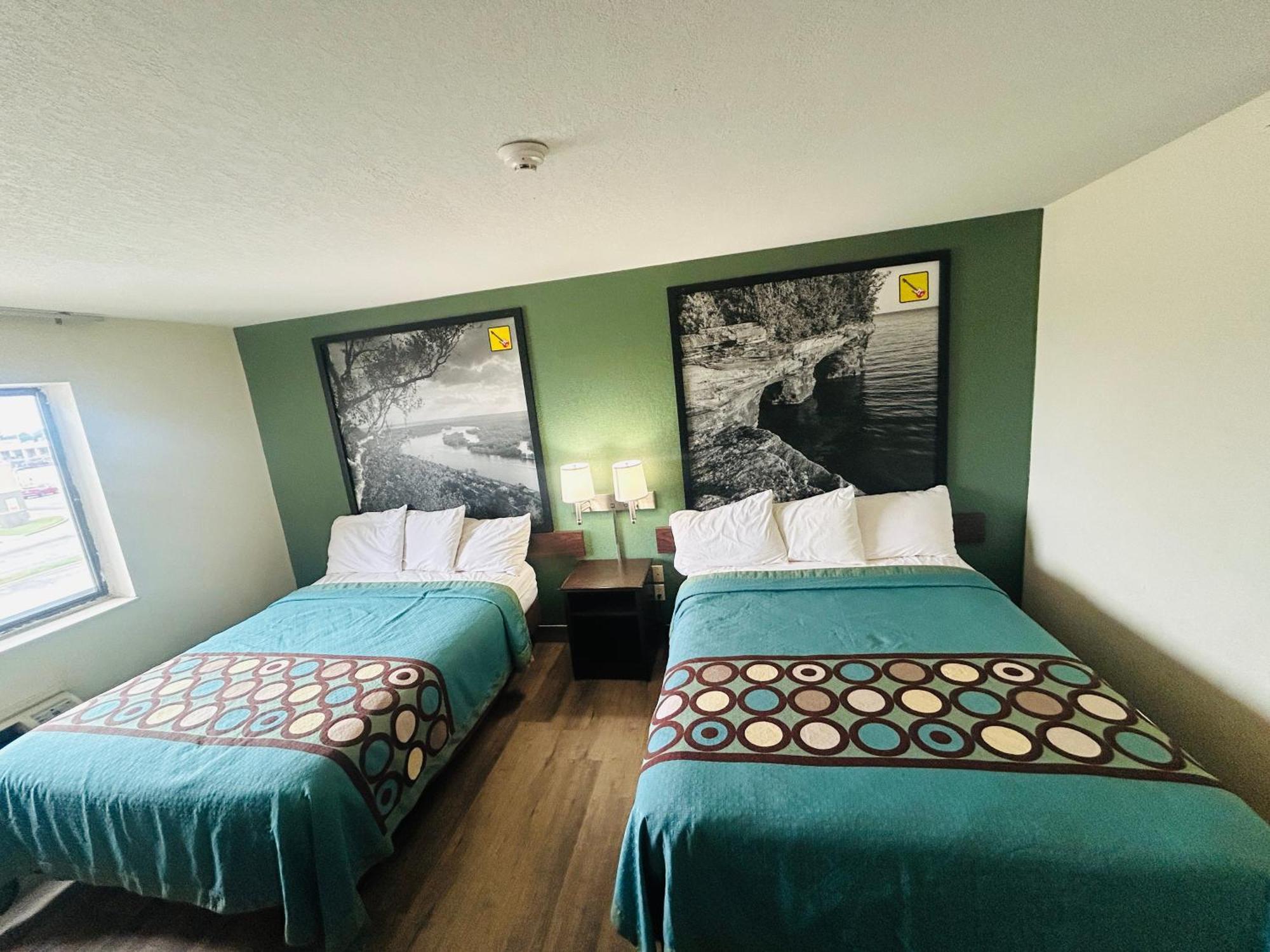 2 Queen Beds Non-Smoking