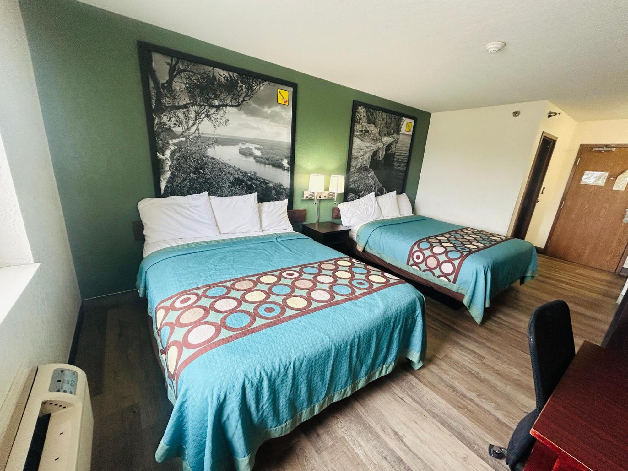 2 Queen Beds Non-Smoking