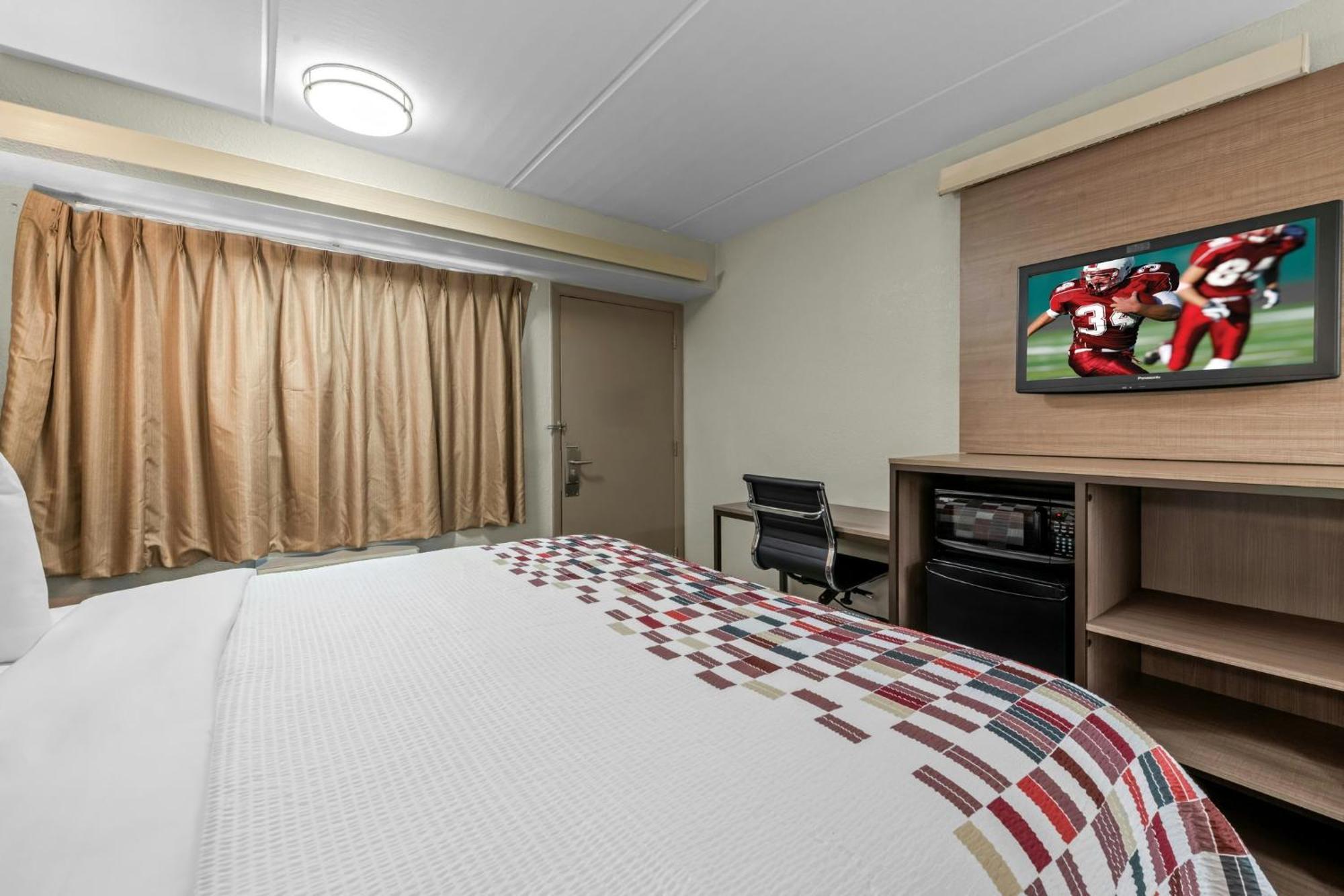 Deluxe King Bed Smoke