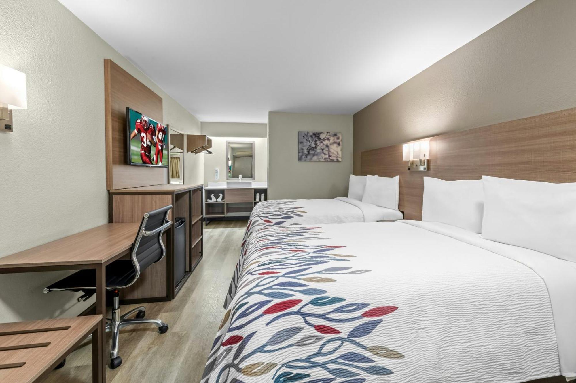 Deluxe Room Two Double Beds Smoke