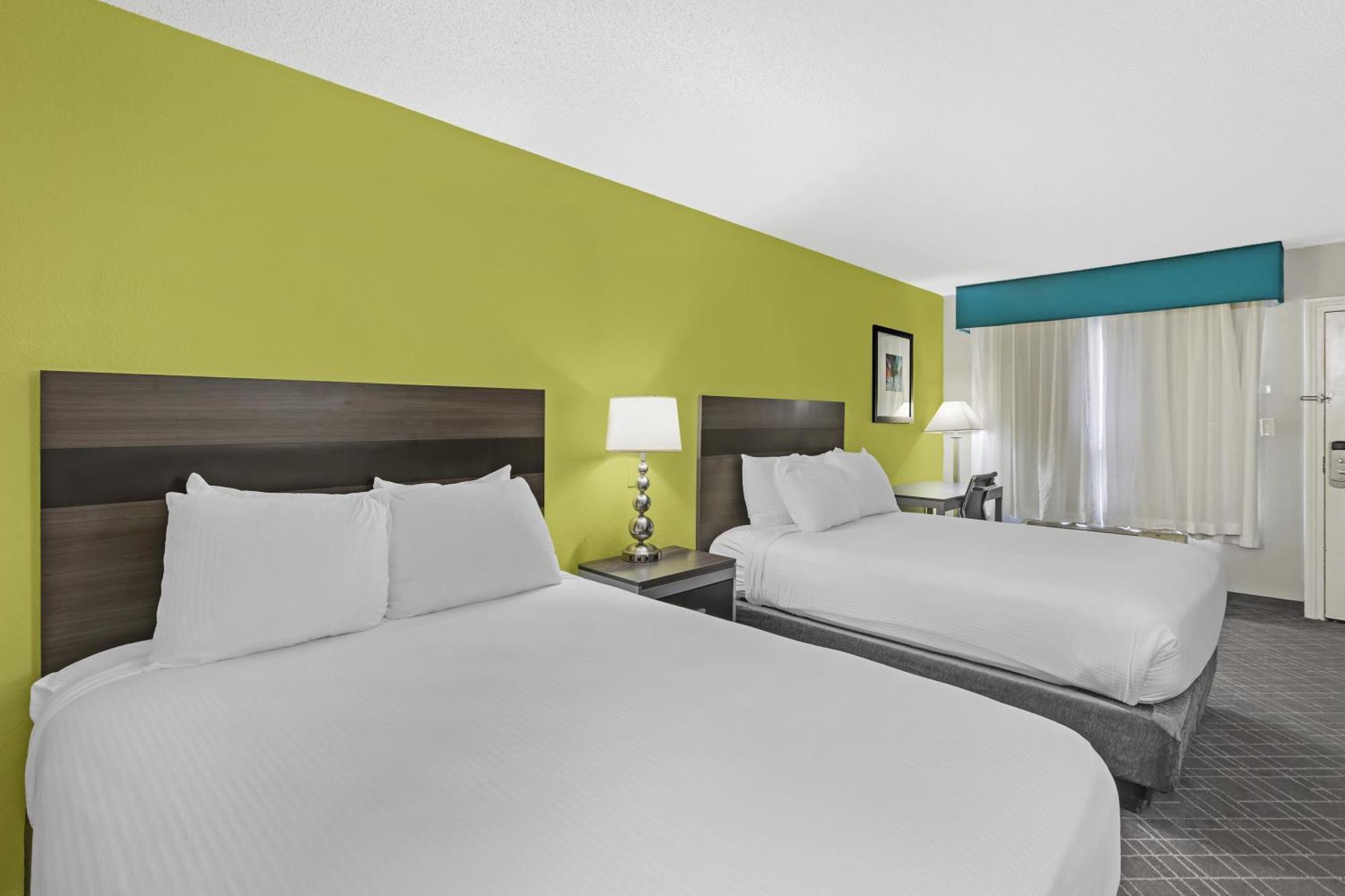 Queen Room Two Queen Beds Smoking
