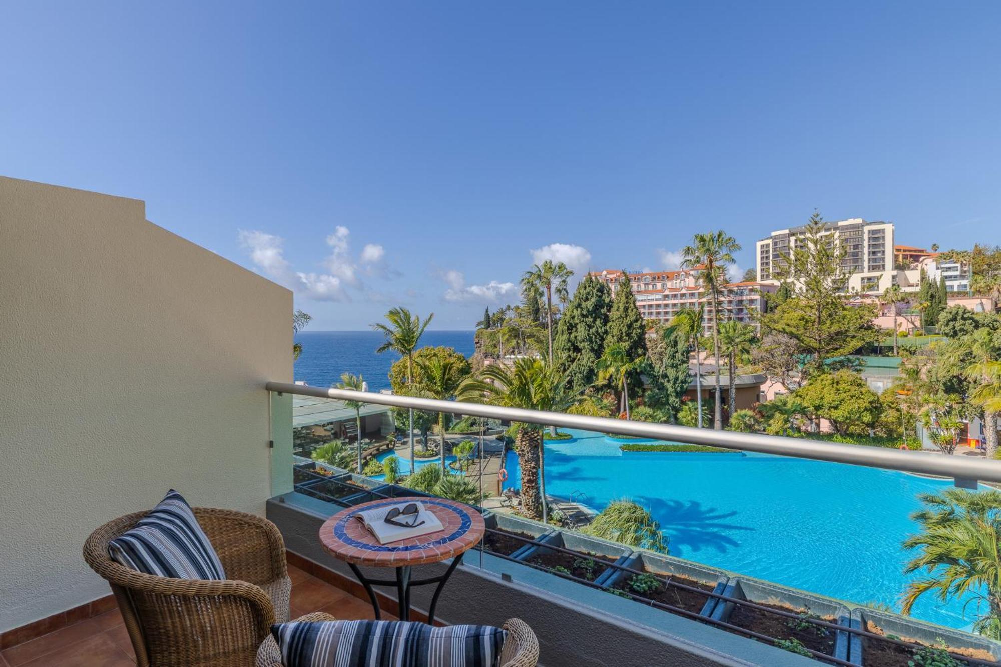 Classic Twin Room Pool View