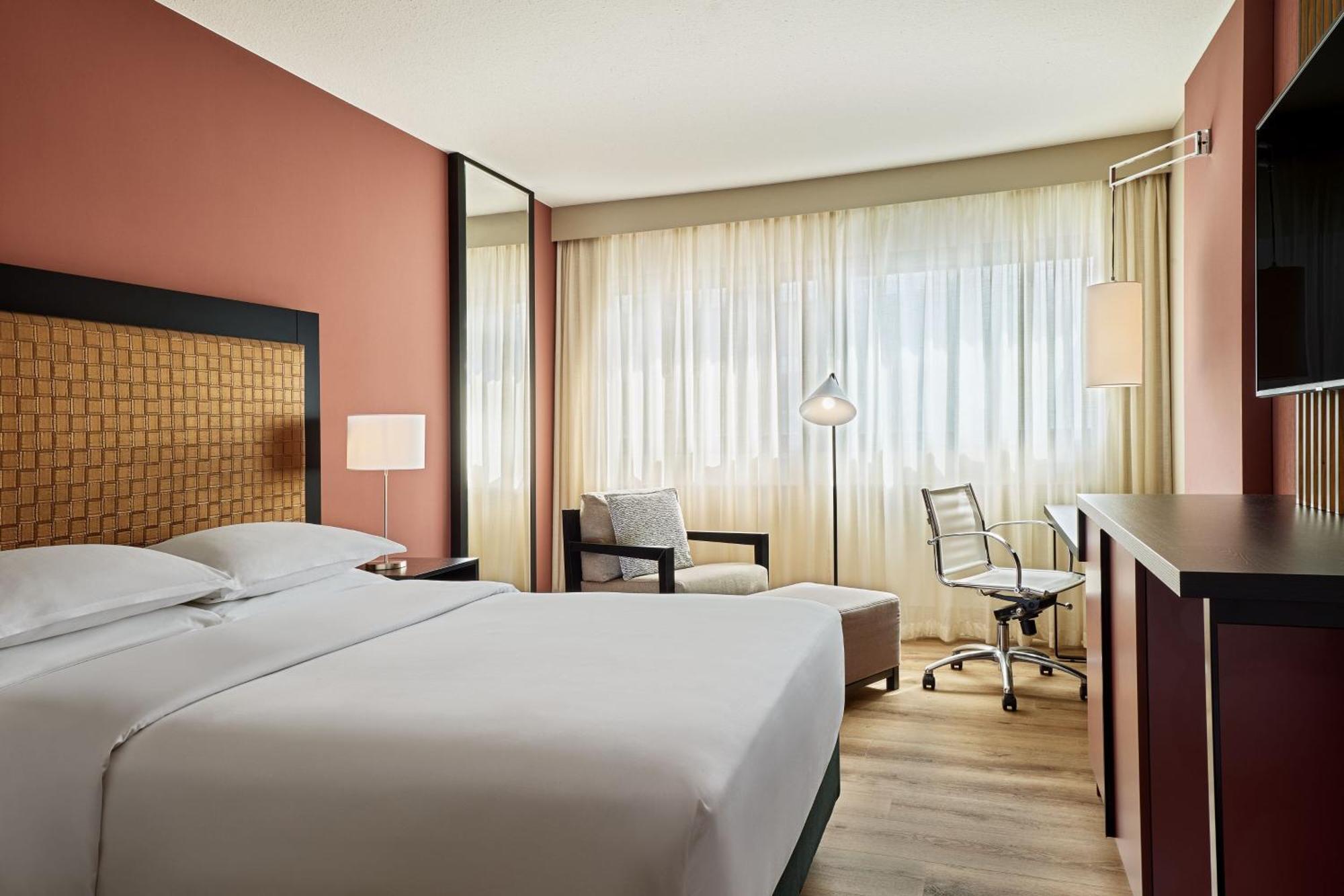 Deluxe Room Guest room 1 King or 1 Queen