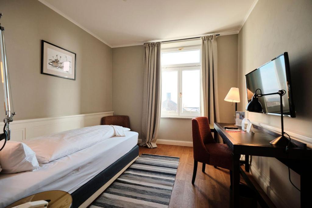 Deluxe Single Room
