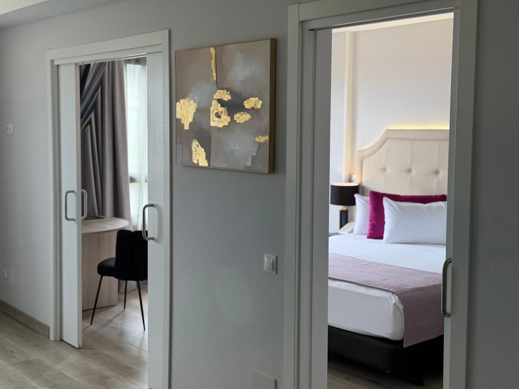 1 King Bed Suite