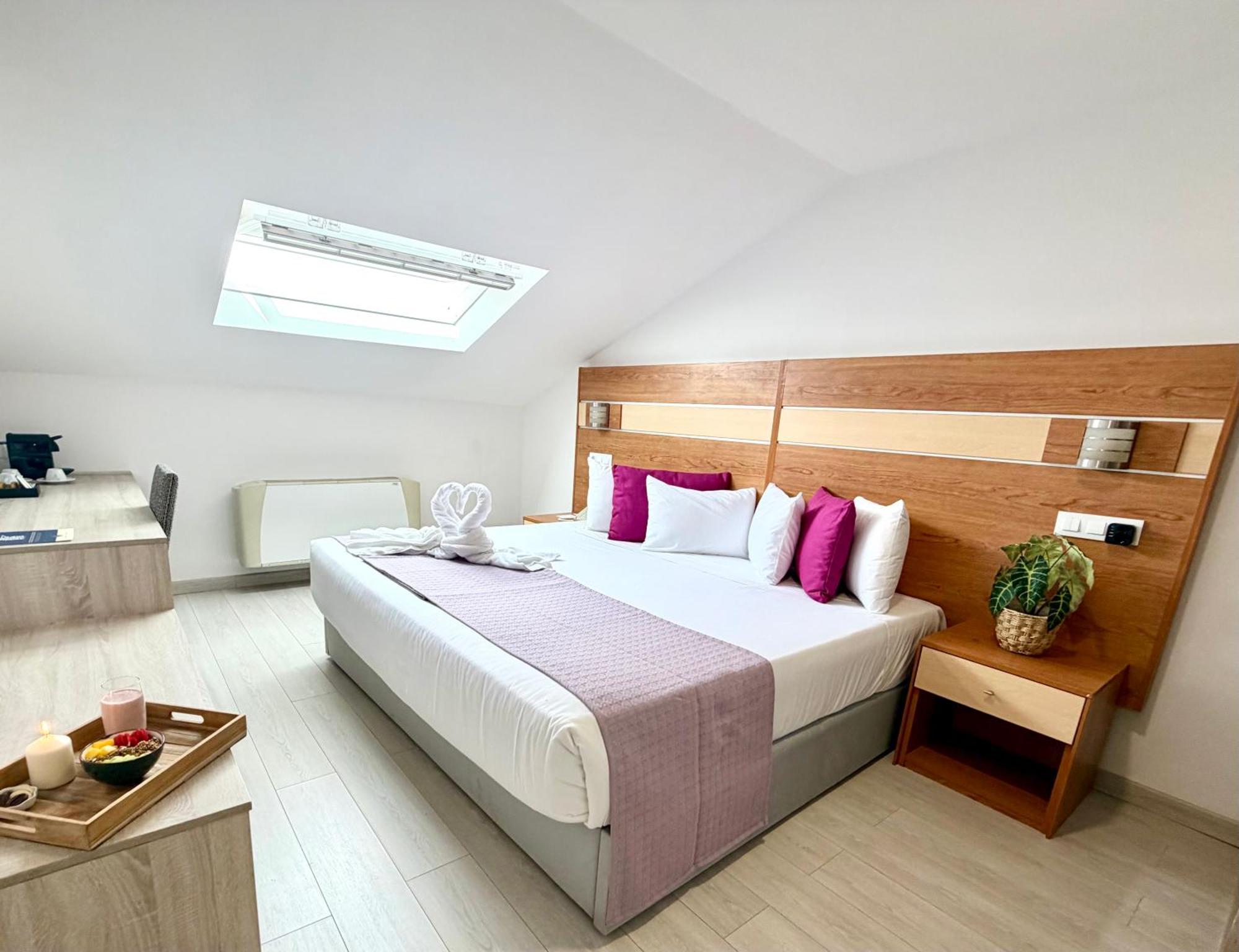 1 King Bed