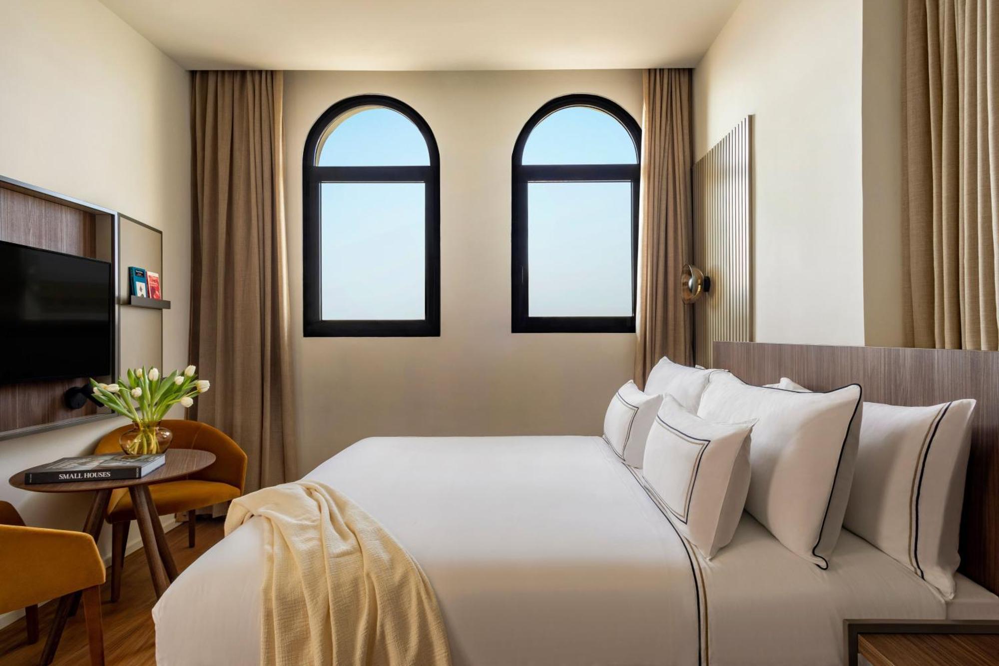 The Artist Junior Suite with Terrace and Roof Views