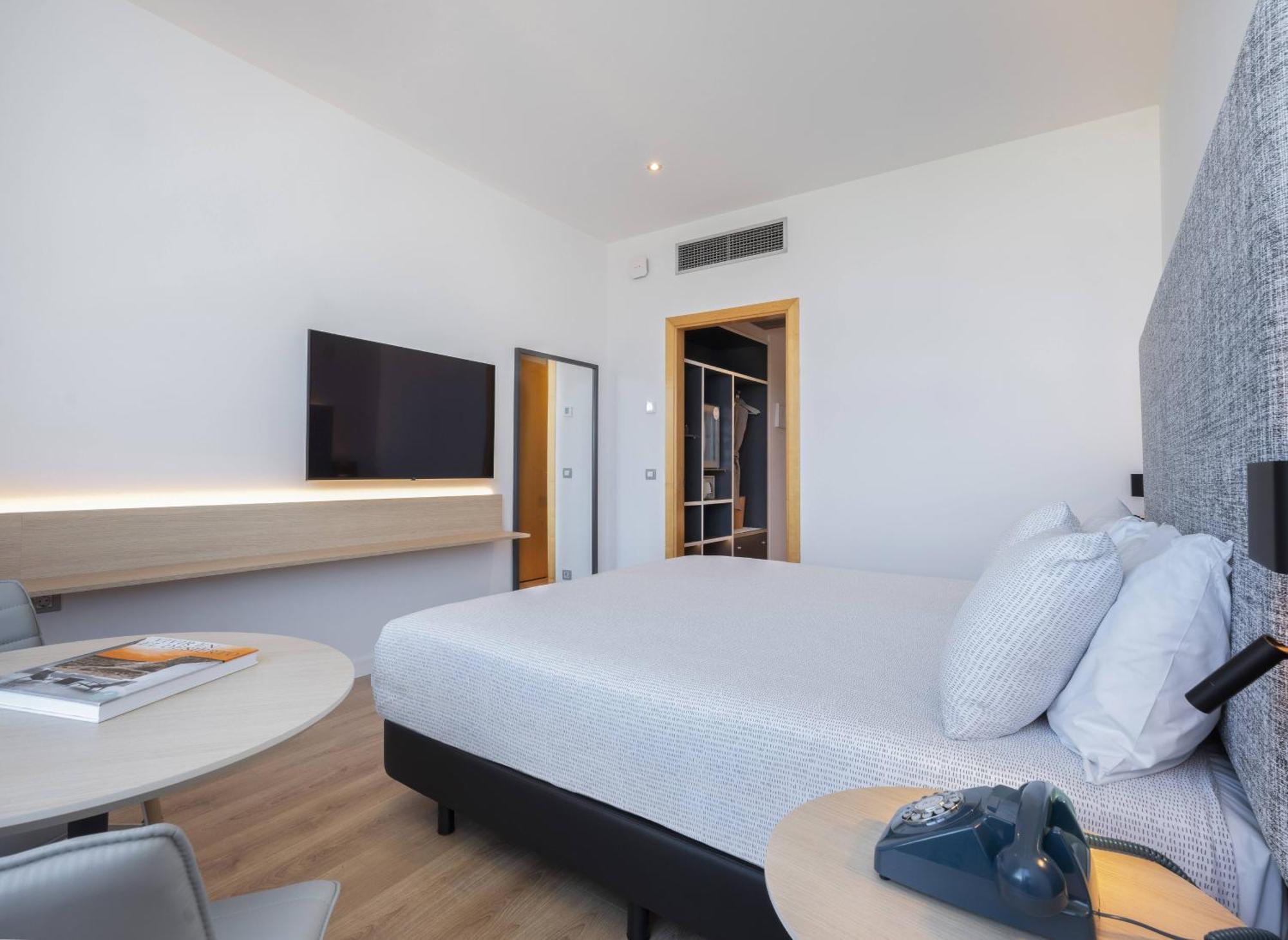 The Studio King Bed