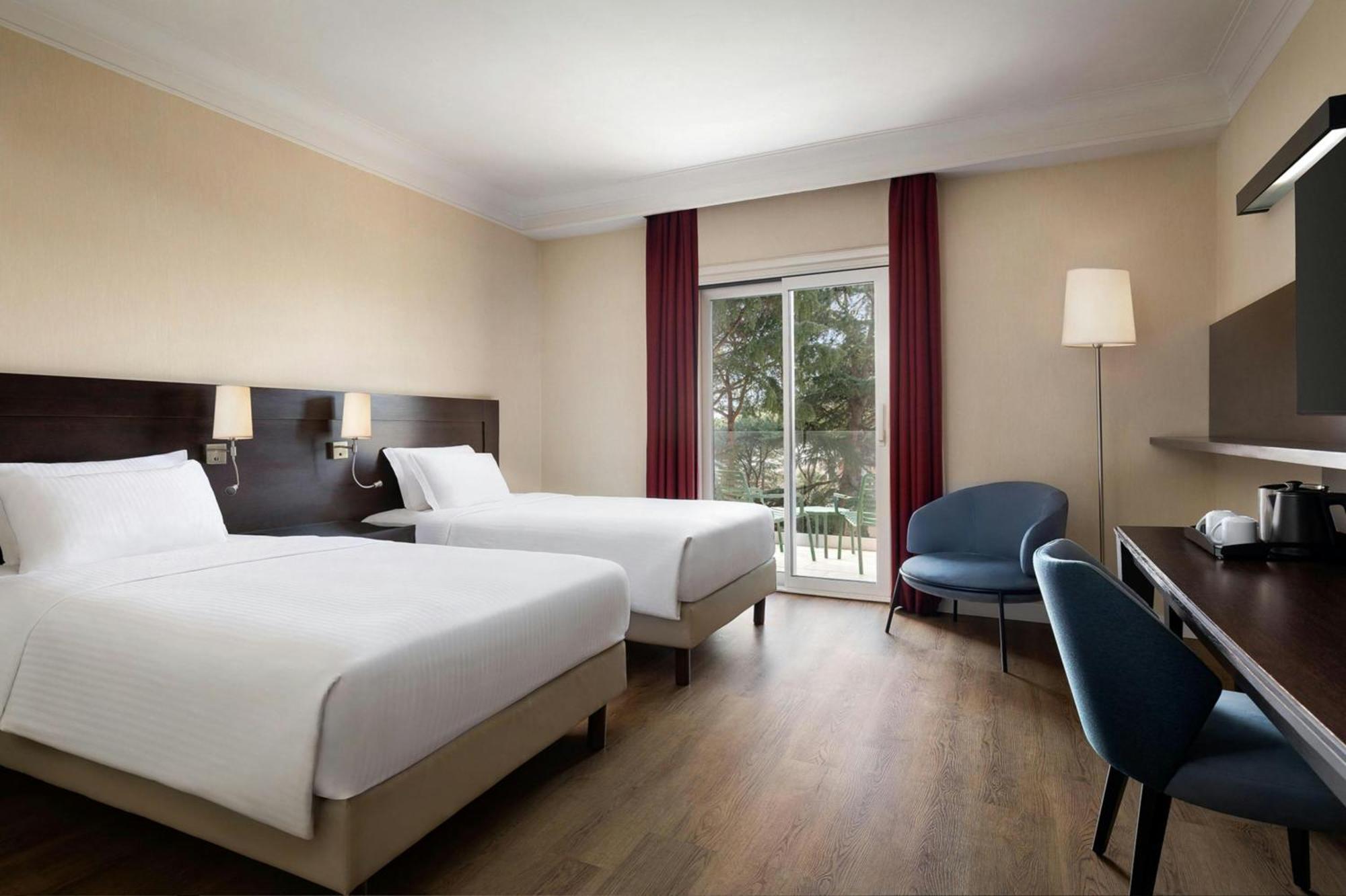 Guest room 2 Twin or Single Beds Low floor