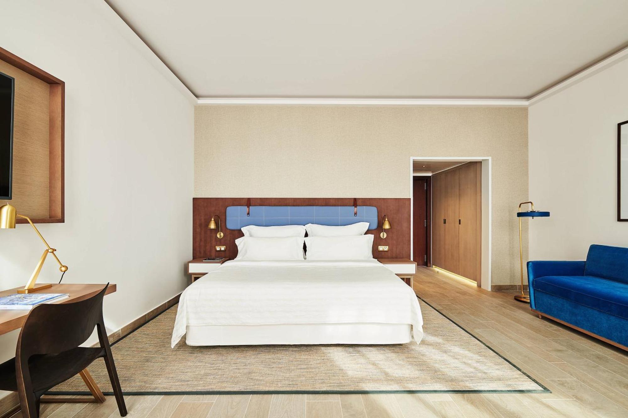 Chambre Lit King-Size Historique Supérieure - Vue Partielle sur la Mer