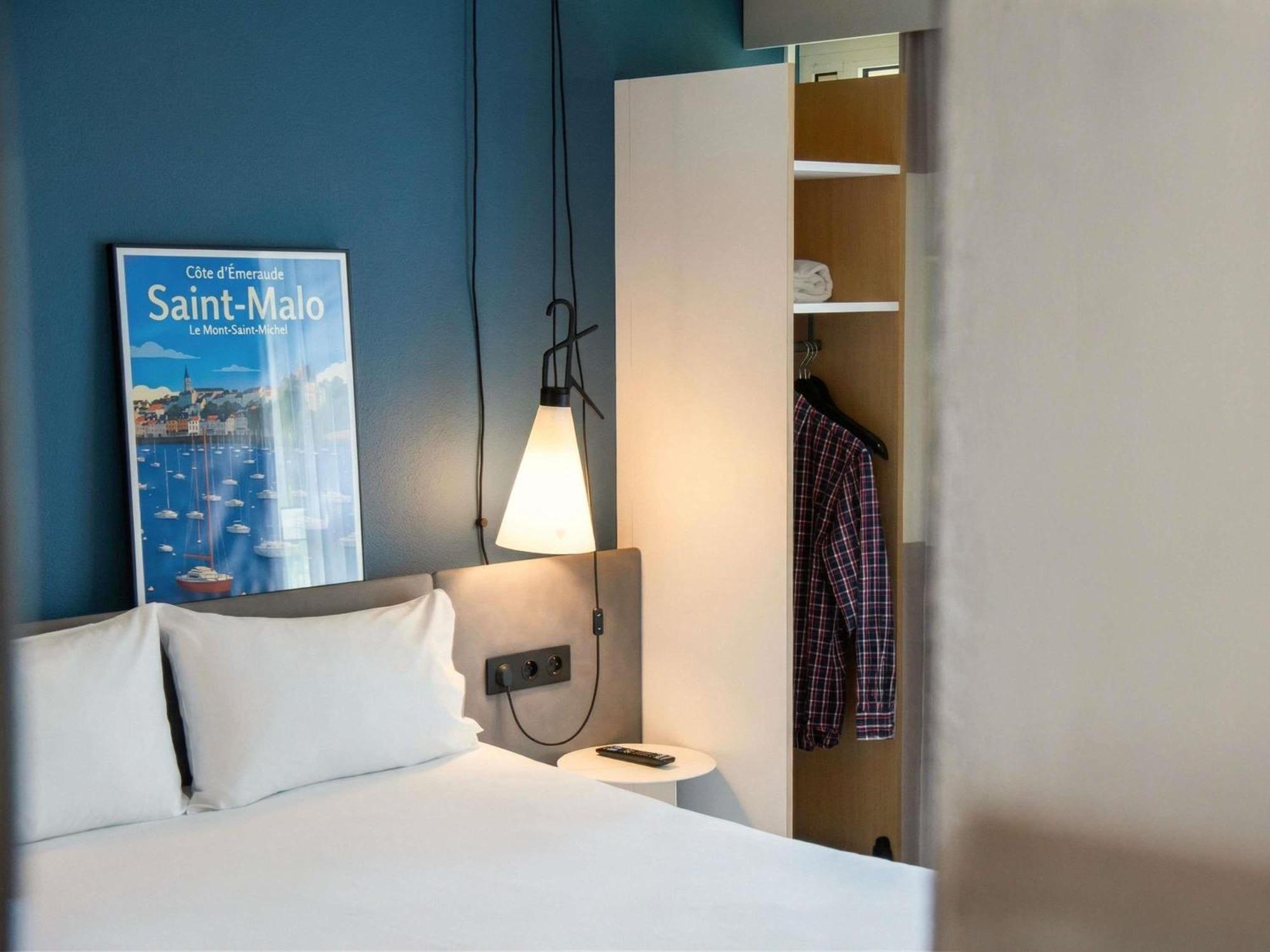 Connecting Rooms