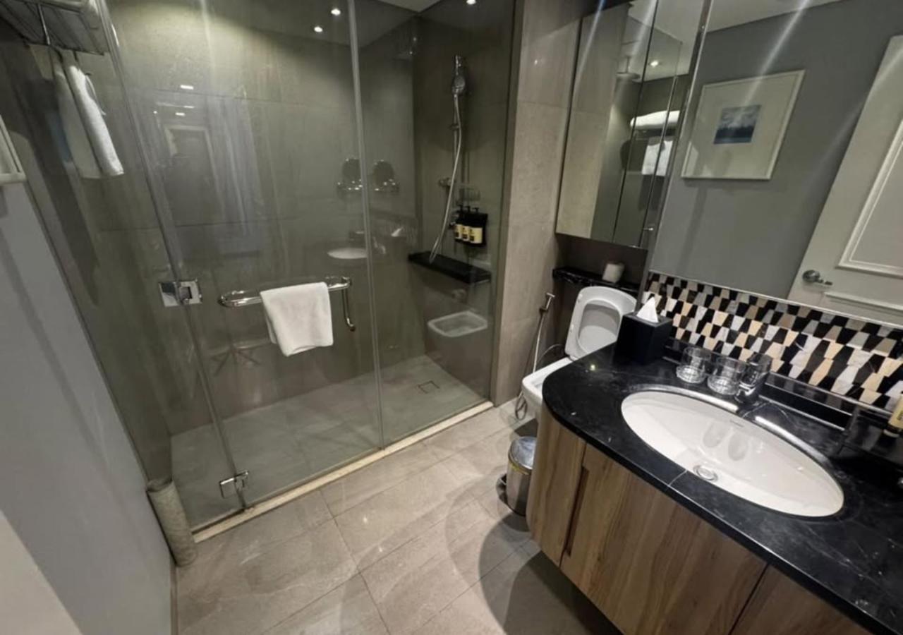 Studio Executive Suite