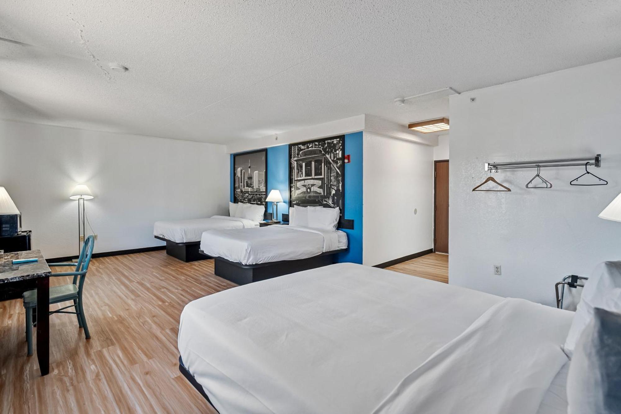 Deluxe Family Room
