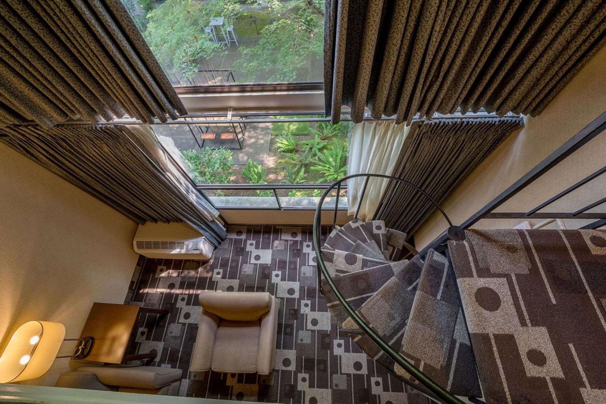Coast Townhouse Loft Suite