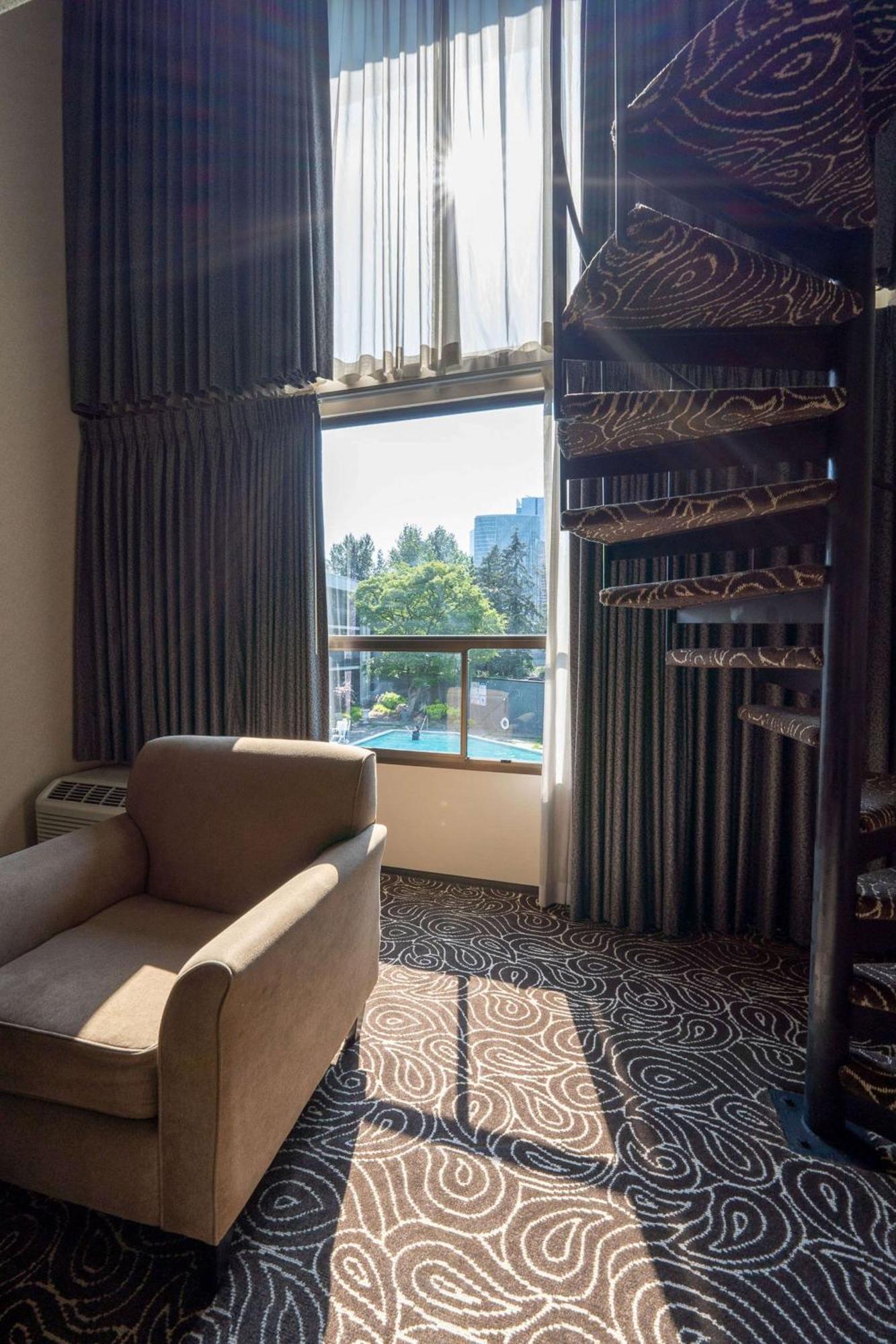 Coast Townhouse Loft Suite