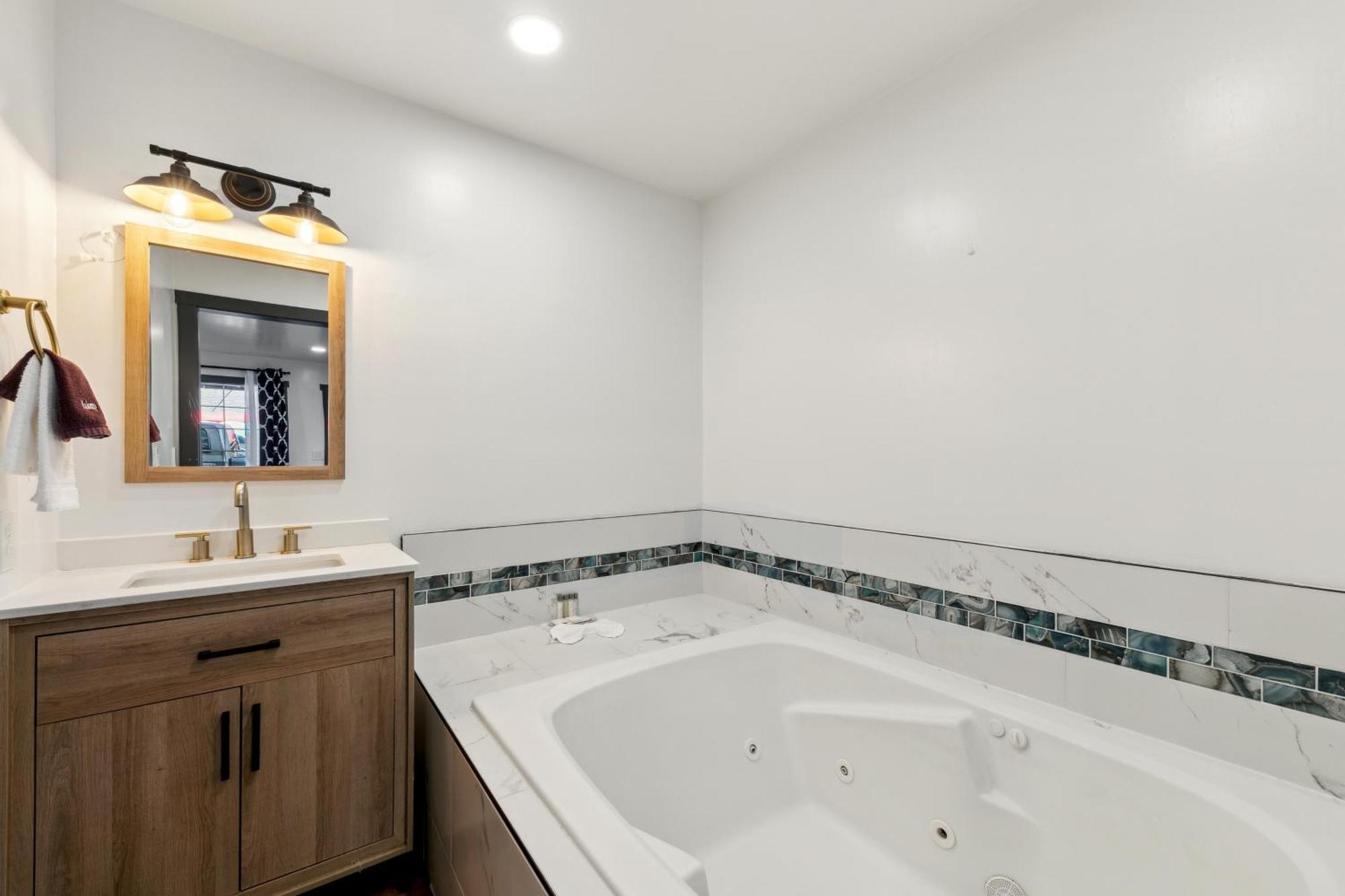 Deluxe King Suite Spa Bath