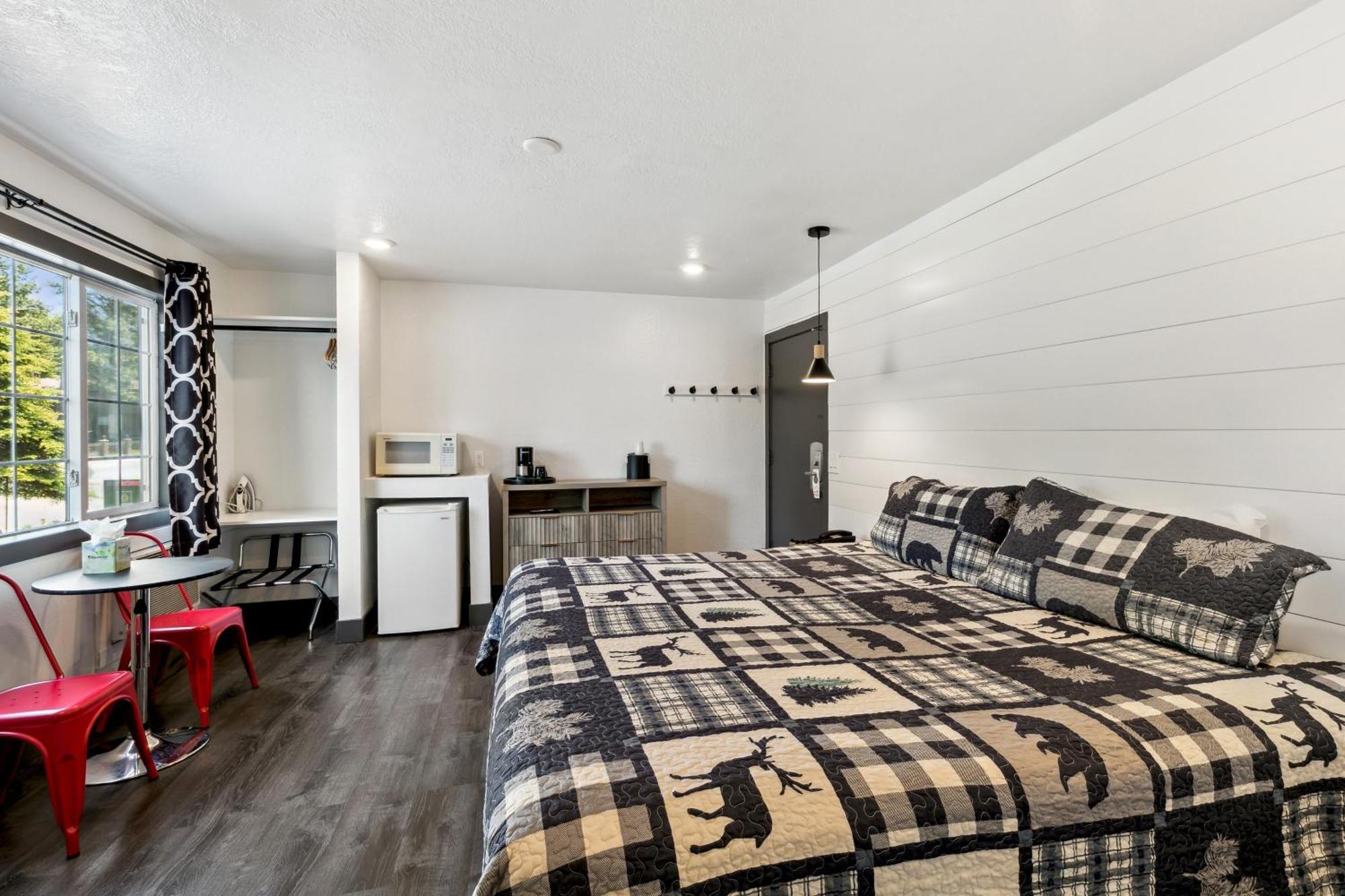 Deluxe King Suite Spa Bath