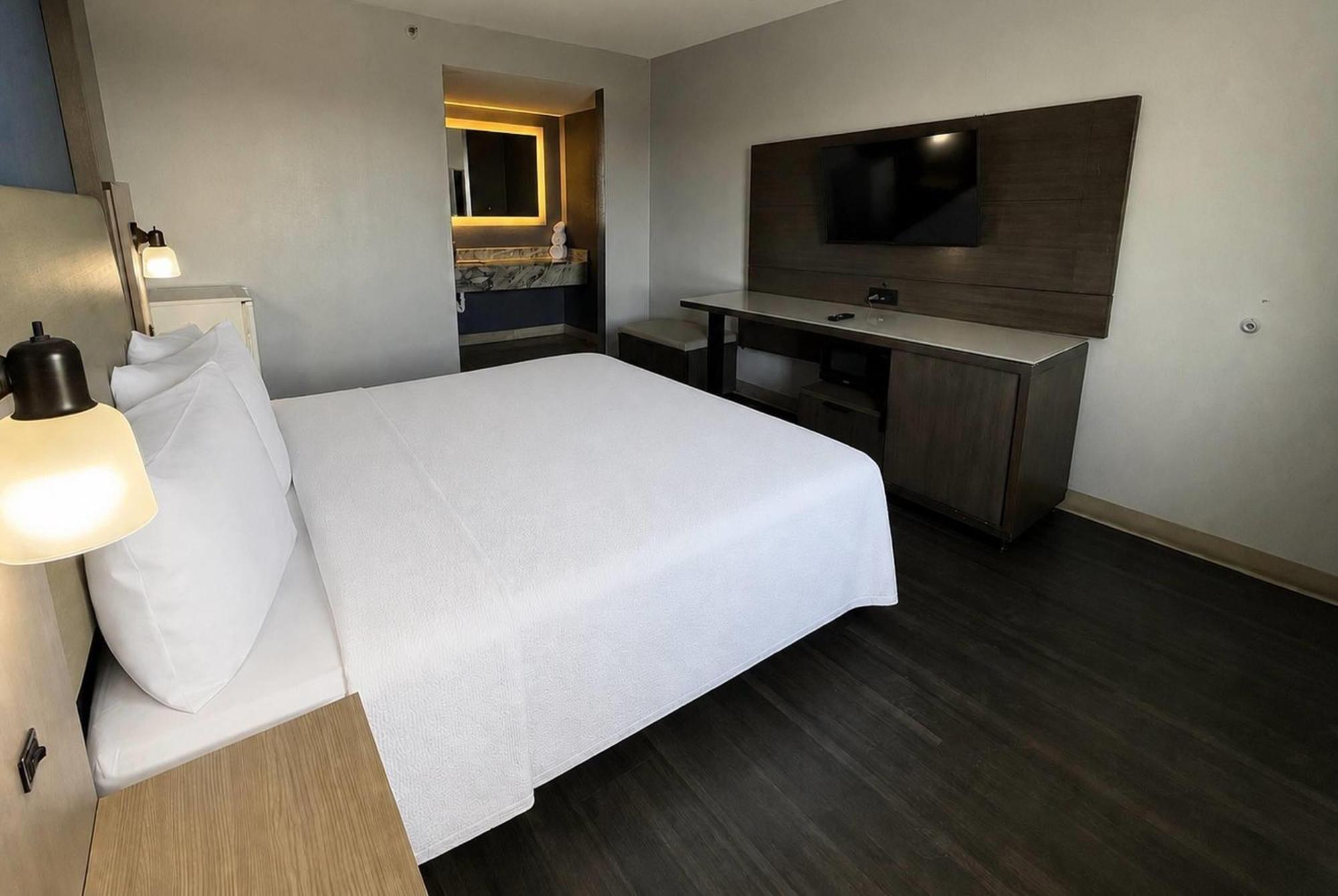 Standard Room One King Bed Non-Smoking