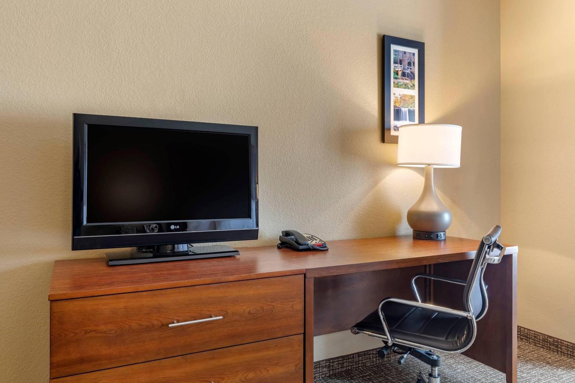King Suite - Accessible/Non-Smoking